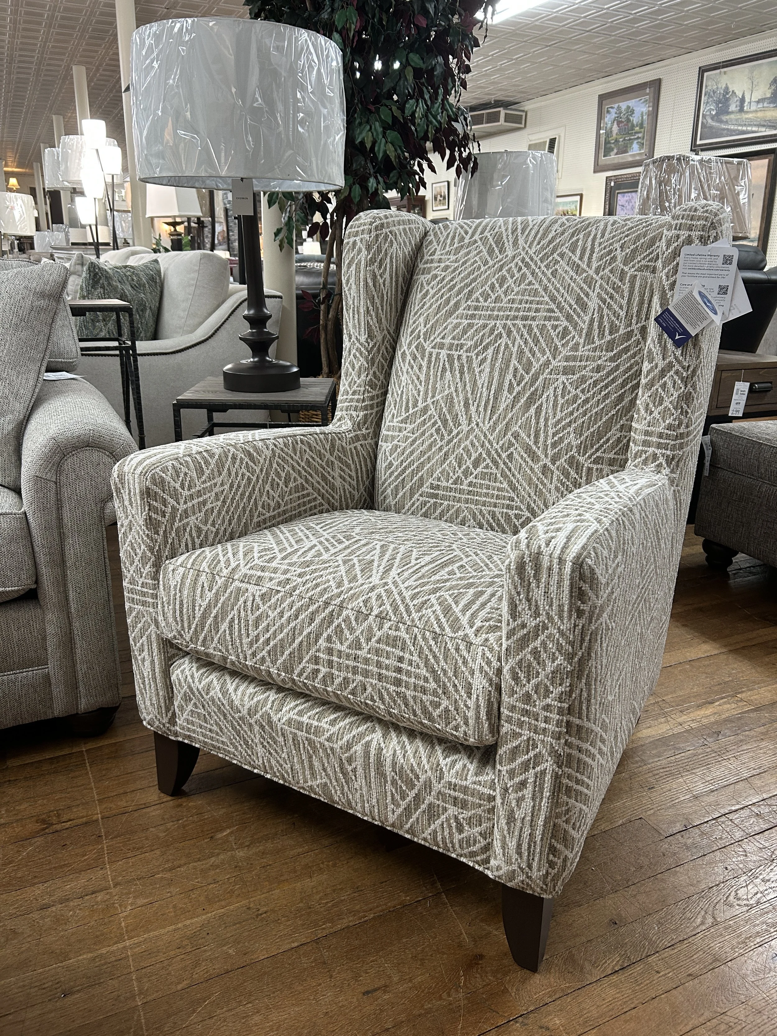 Smith Brothers - stationary chair (538-30) in beige and cream patterned fabric