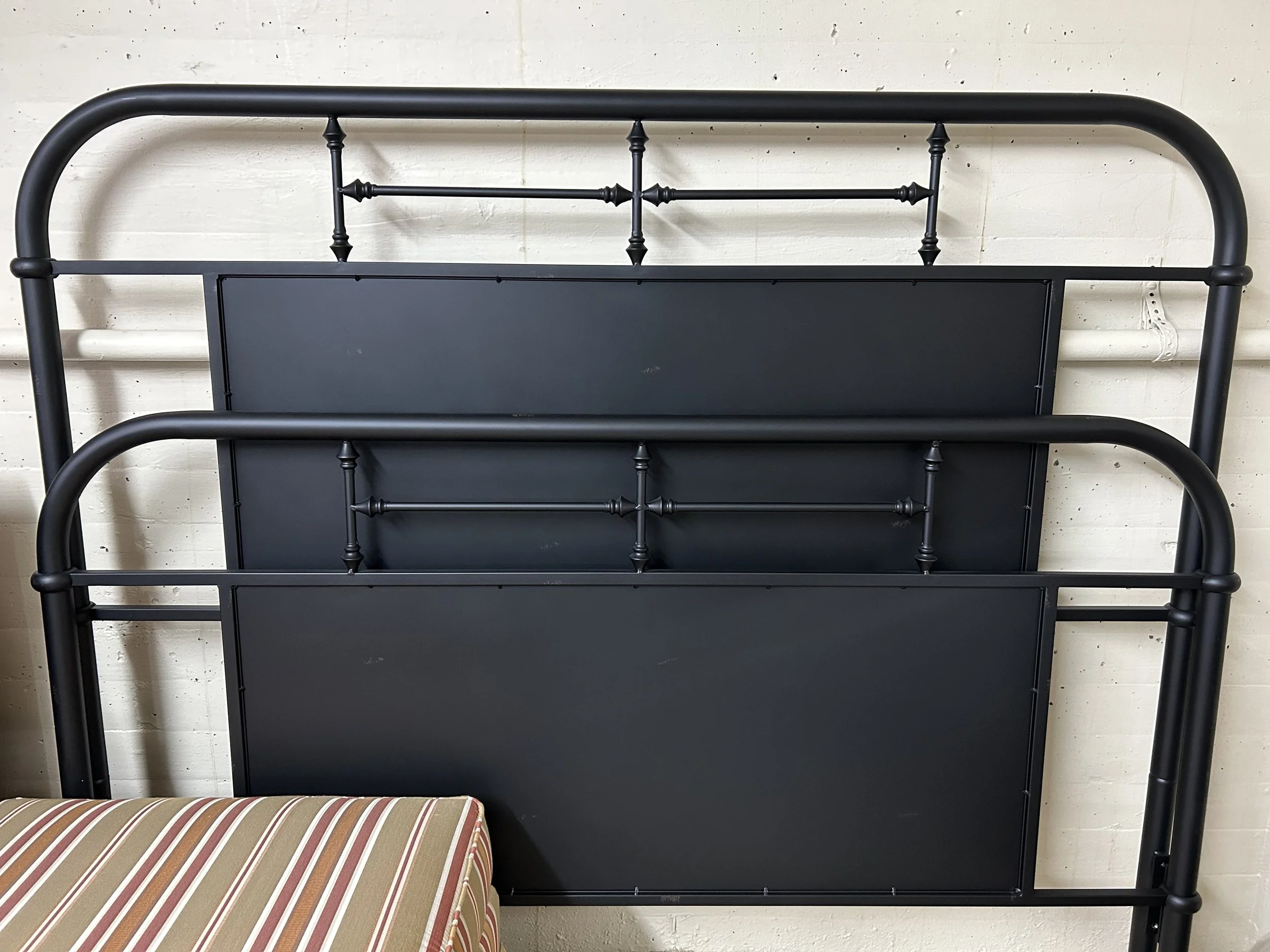 Queen size metal bed in black