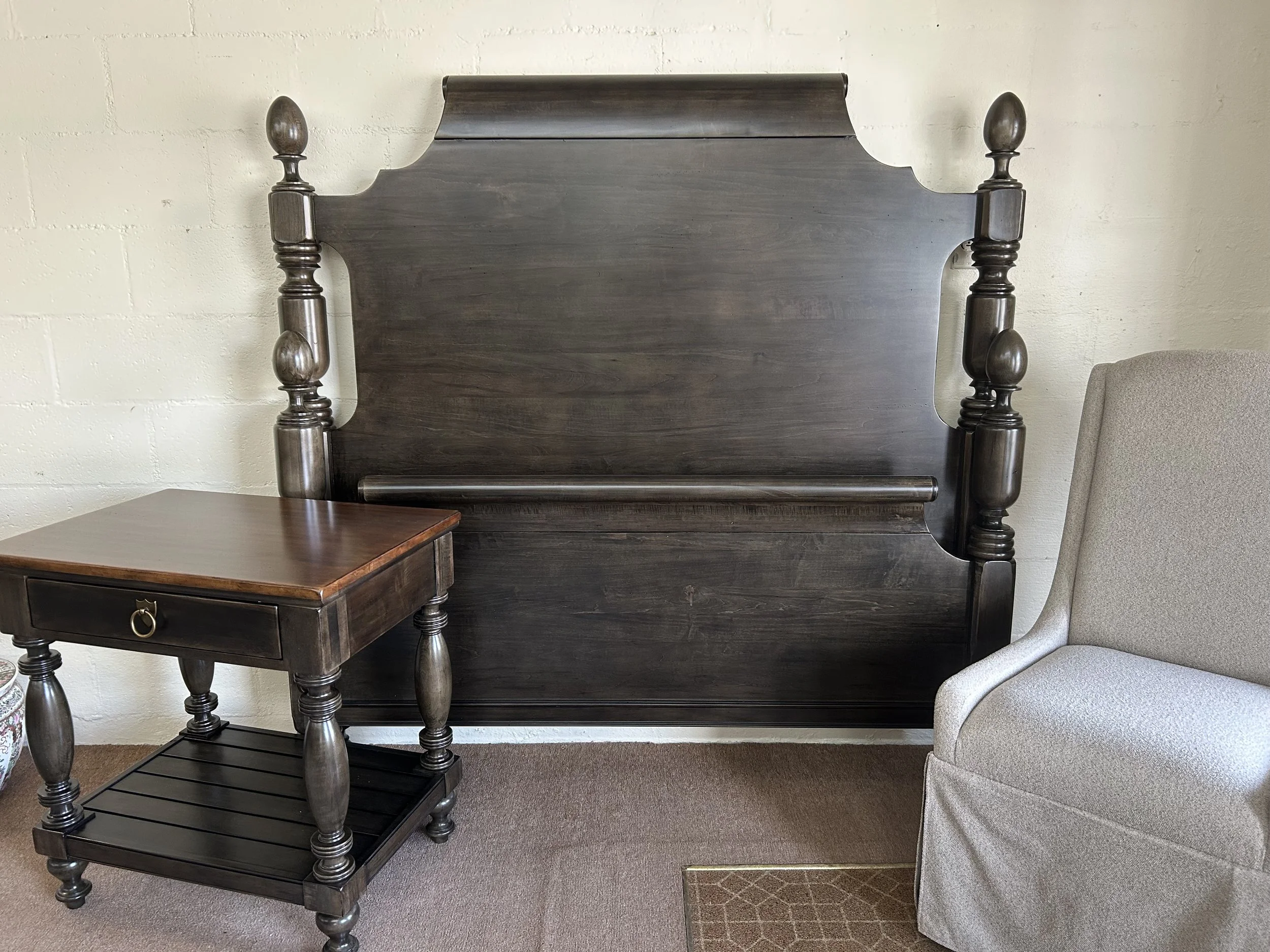 Bridgetown collection by Kincaid:  Brighton queen poster bed and Warren bedside table in charcoal black and heritage maple finishes
