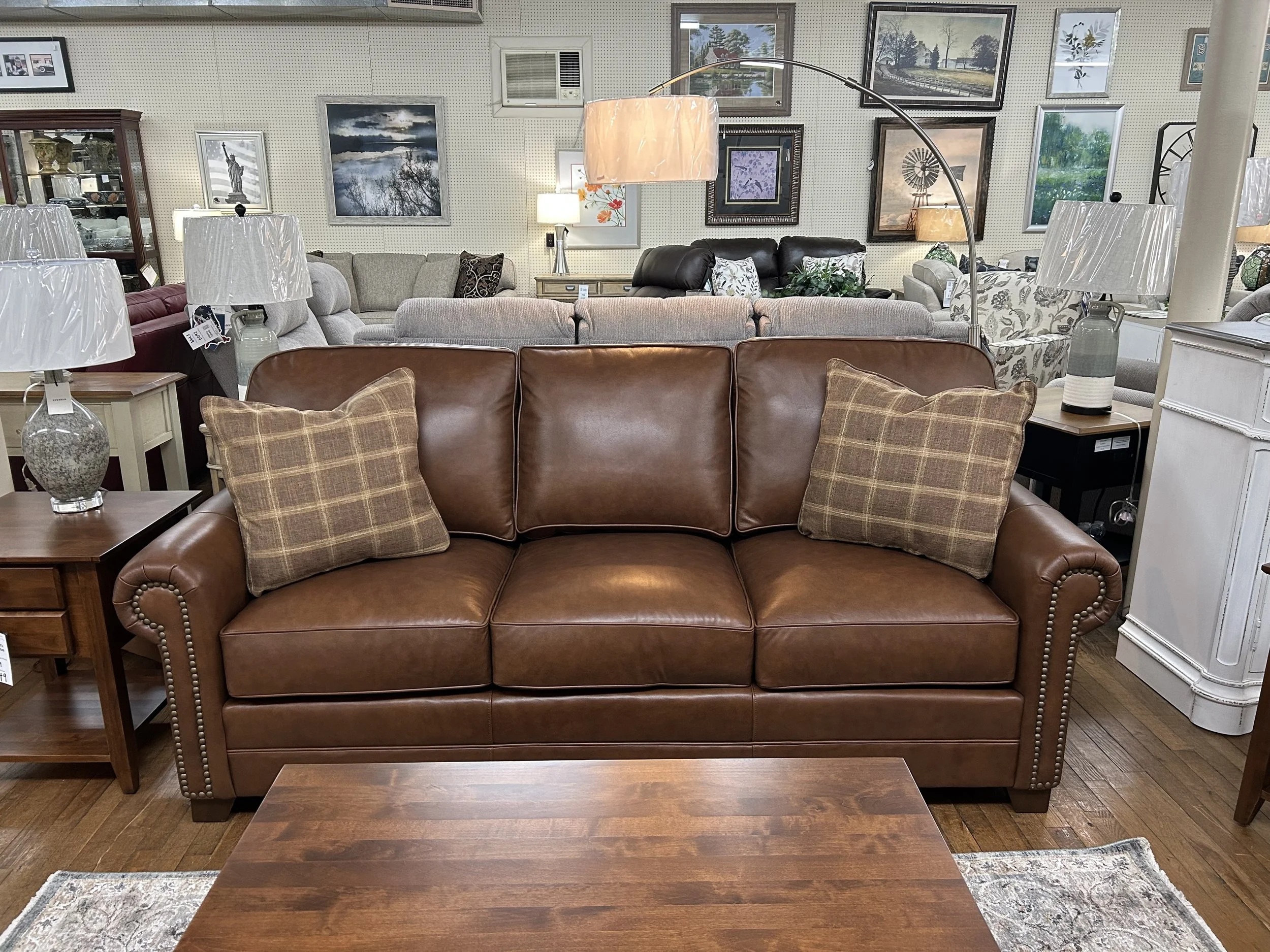 King Hickory - Bentley sofa in brown top grain leather 