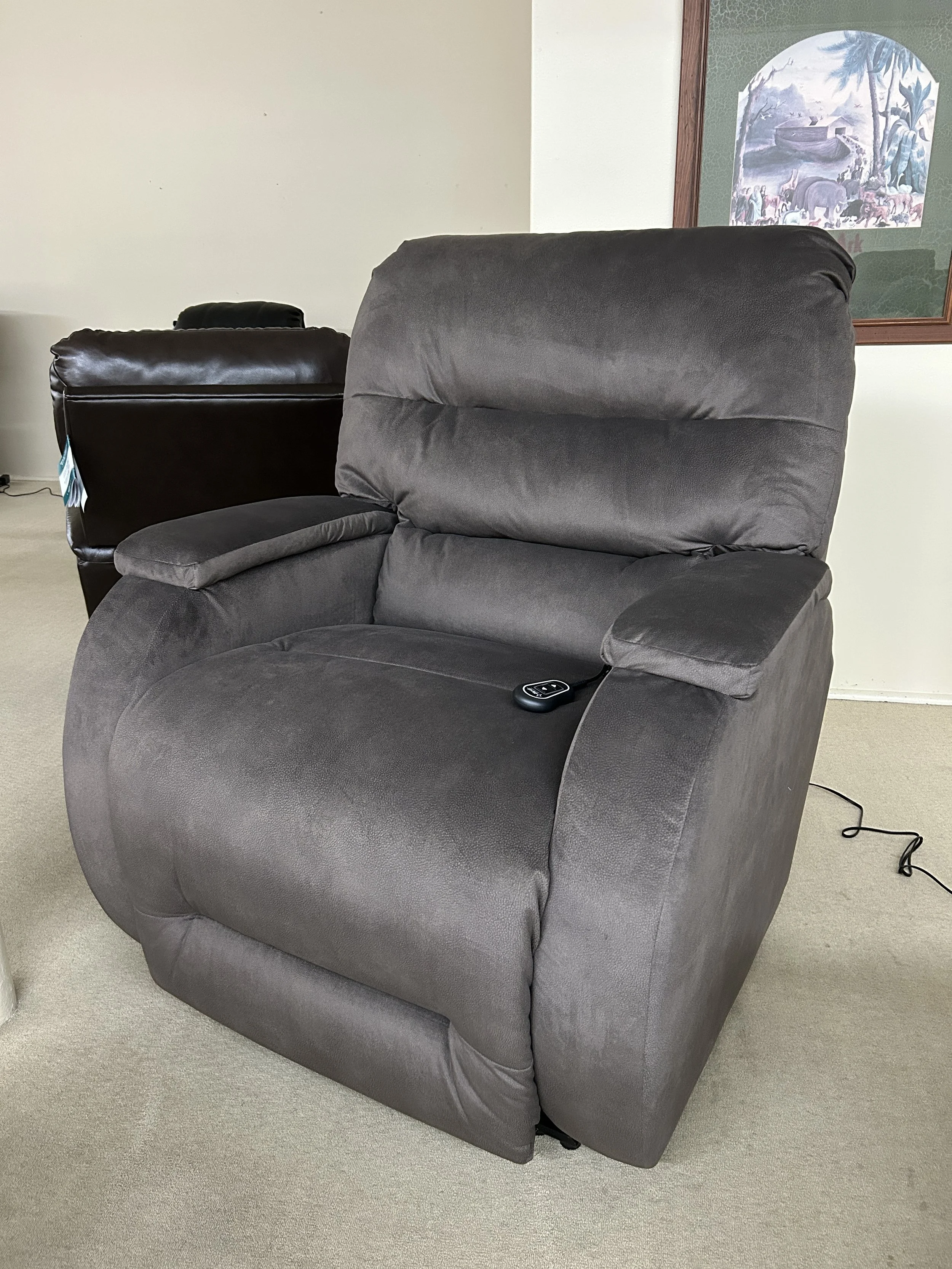 Best HF - 'Beast' Mastadon power recliner in brown fabric (supports up to 375 lbs. & stretches to 83" when fully reclined - ideal for taller people)