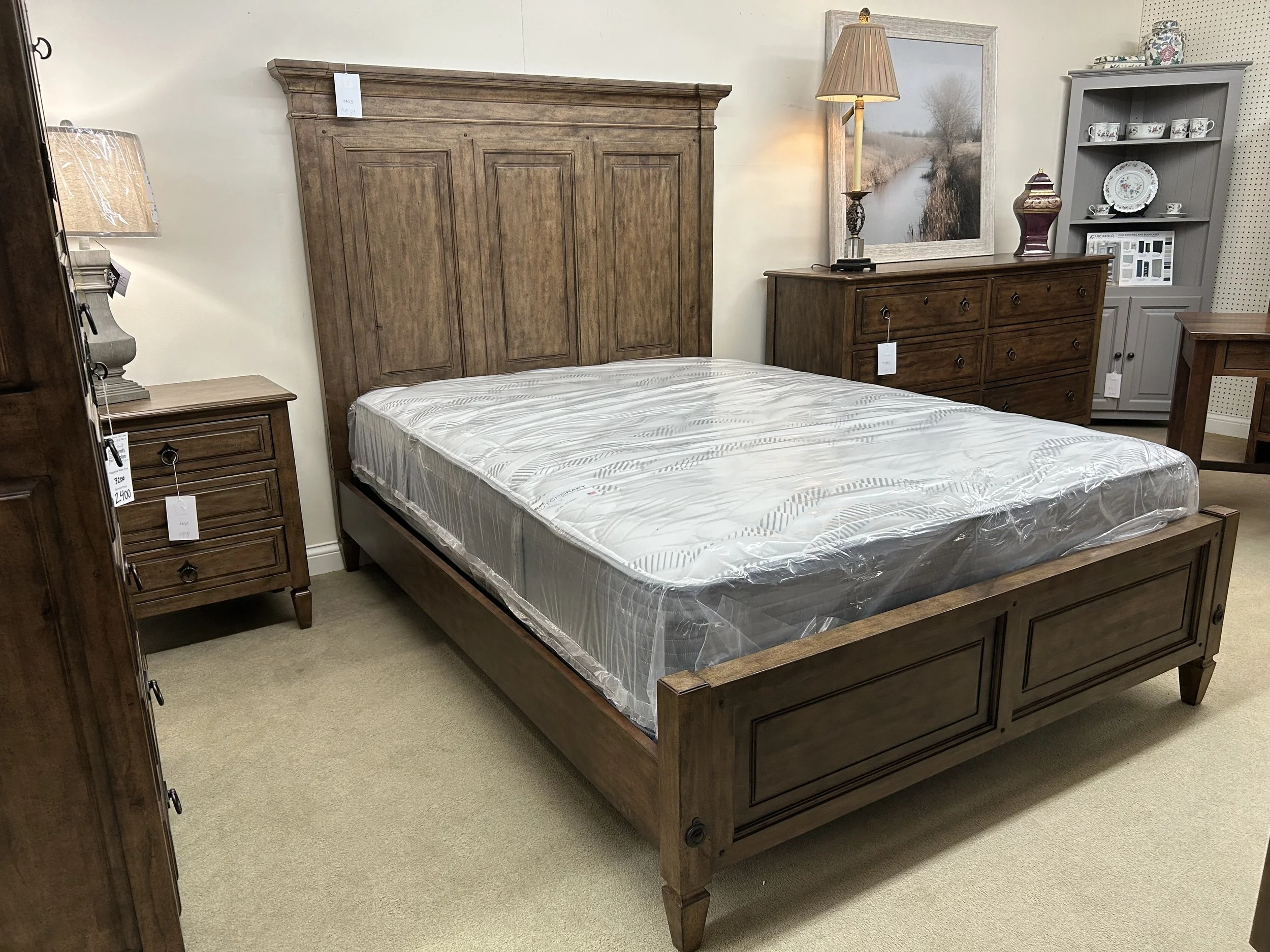 Kincaid - Ansley Collection queen bed in cinnamon finish on solid Alder hardwood