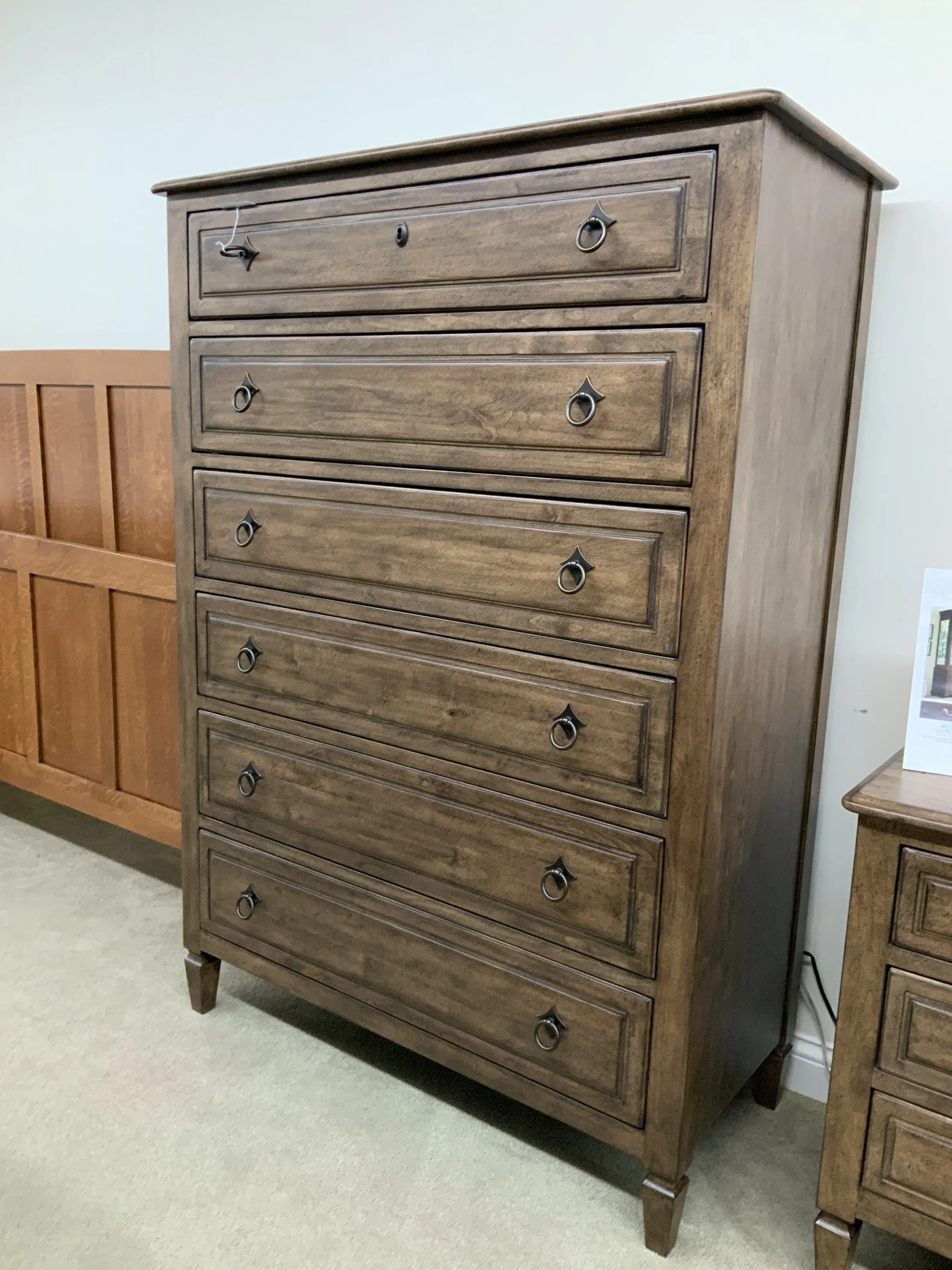 Kincaid - Ansley collection - Chelten drawer chest in cinnamon finish on solid Alder