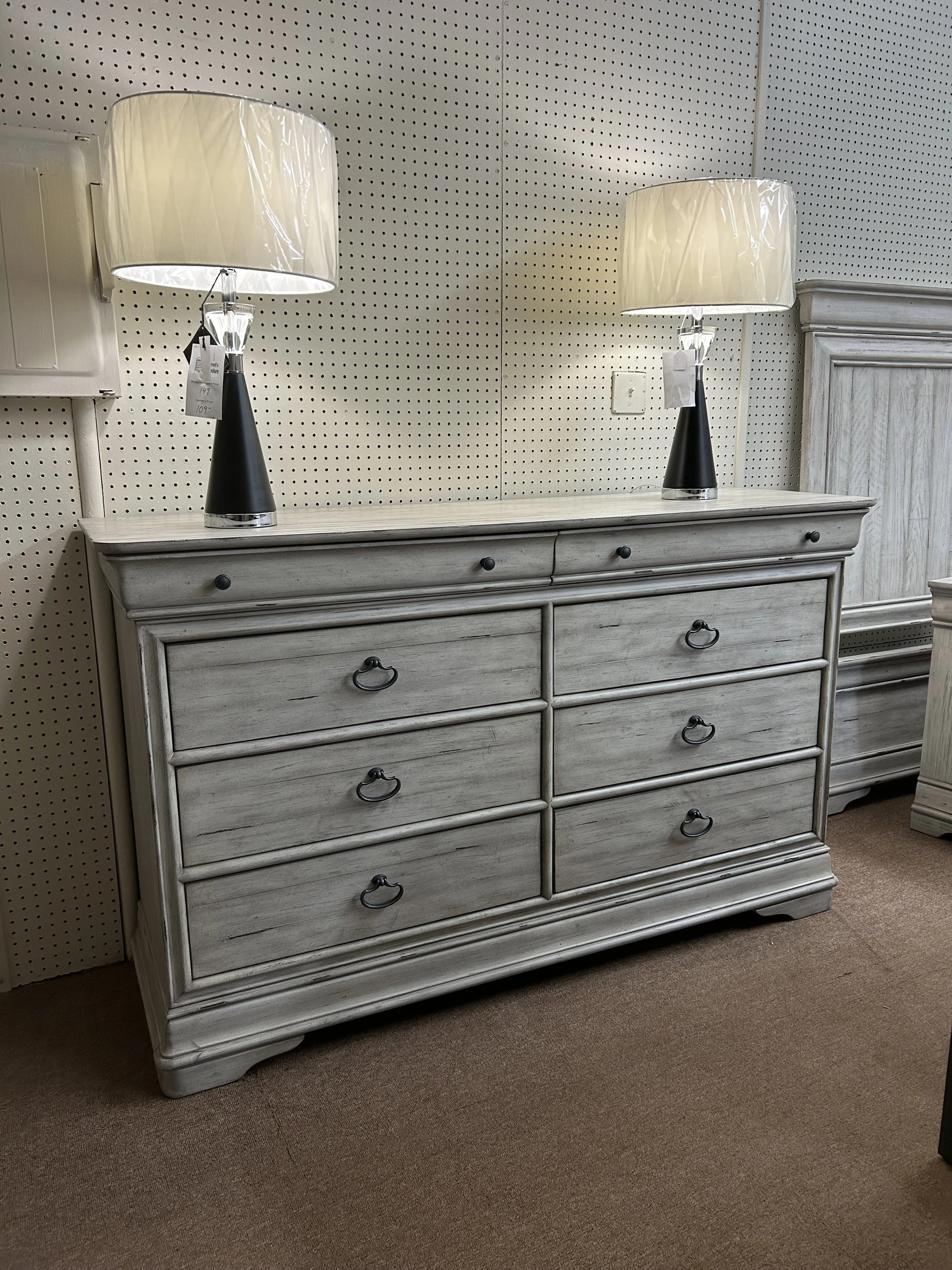 Kincaid - Selwyn collection: Whiteside dresser in cottage white finish on Poplar