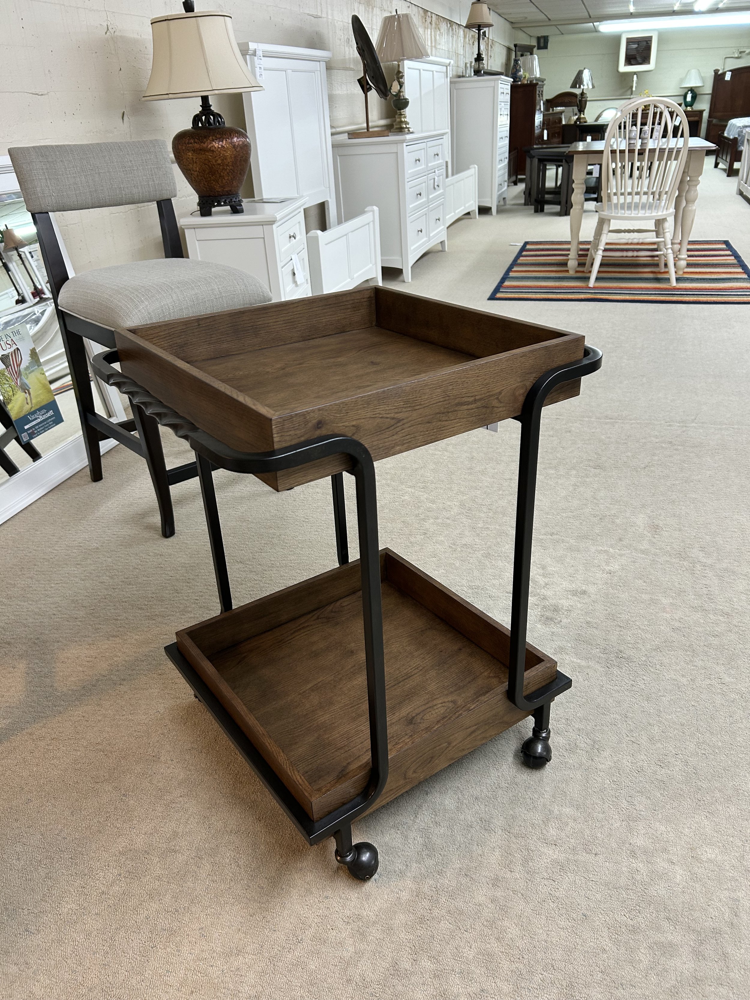 Hammary- bar cart with casters in oak veneers and turned metal