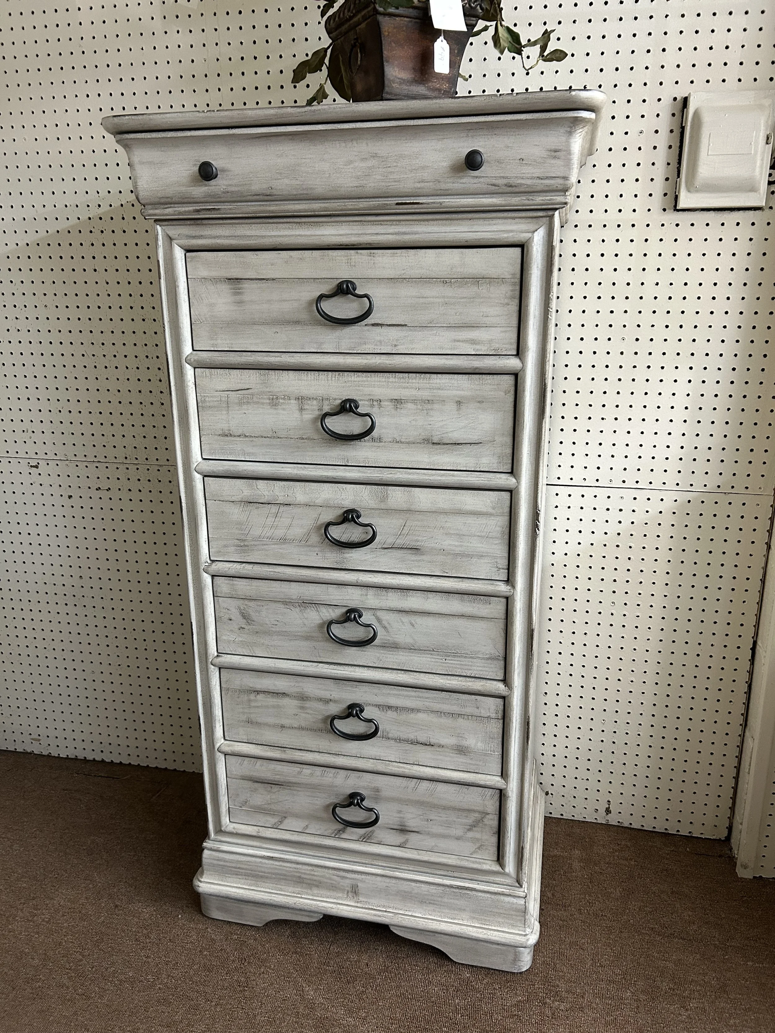 Kincaid - Selwyn collection: Walker semainier in cottage white finish on Poplar