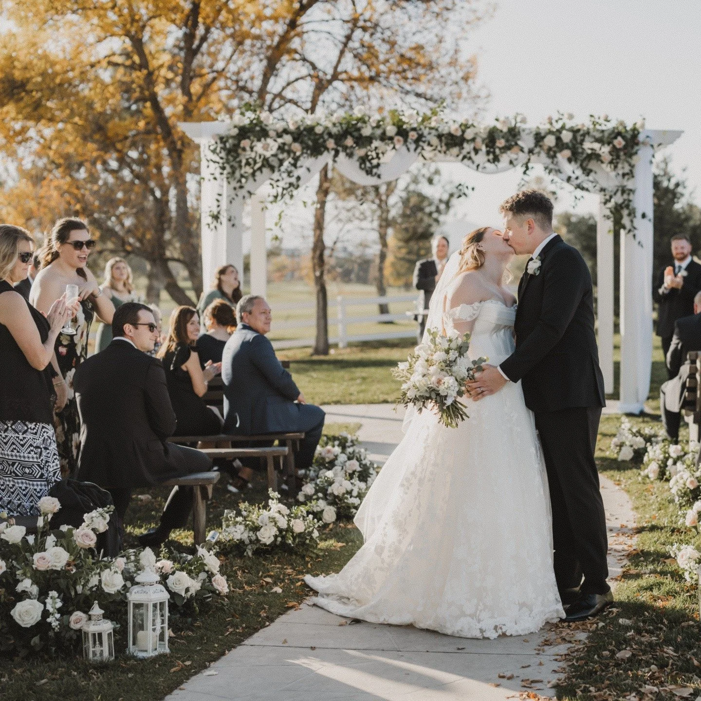 Reminiscing on C&S's October wedding today and always. A lush ceremony makes all the difference. Just a little reminder from your flower friend over at Dahlia Dream, there is always time to stop and smell the roses.🌹
@thebarnatraccooncreek 
@da