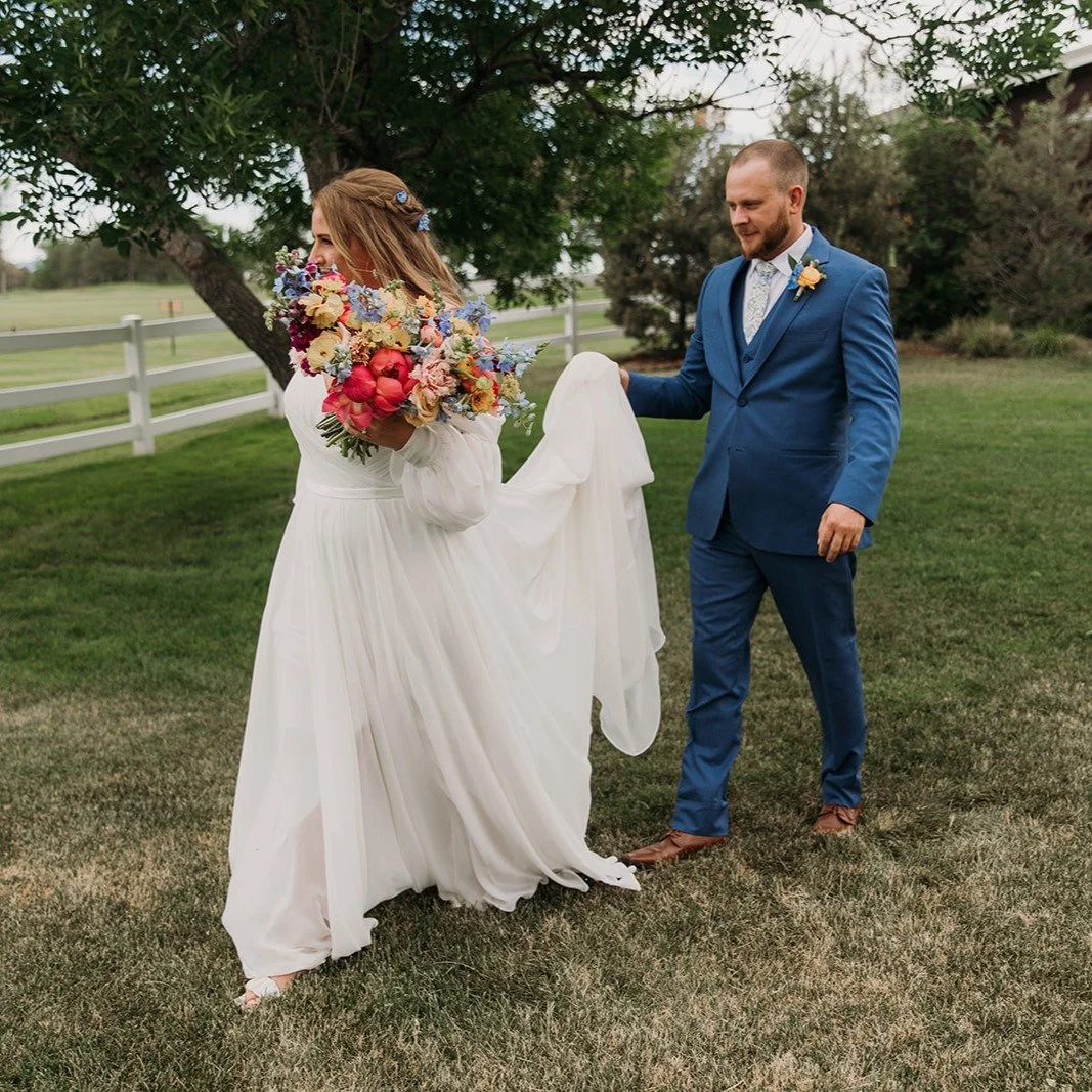 When vibrant blooms meet custom kicks, magic happens! 💐✨ This beautiful bridal bouquet teamed with matching embroidered Converse are a dream come true. Walking down the aisle in style and comfort has never looked this good. 💖
Bouquet: An explosion