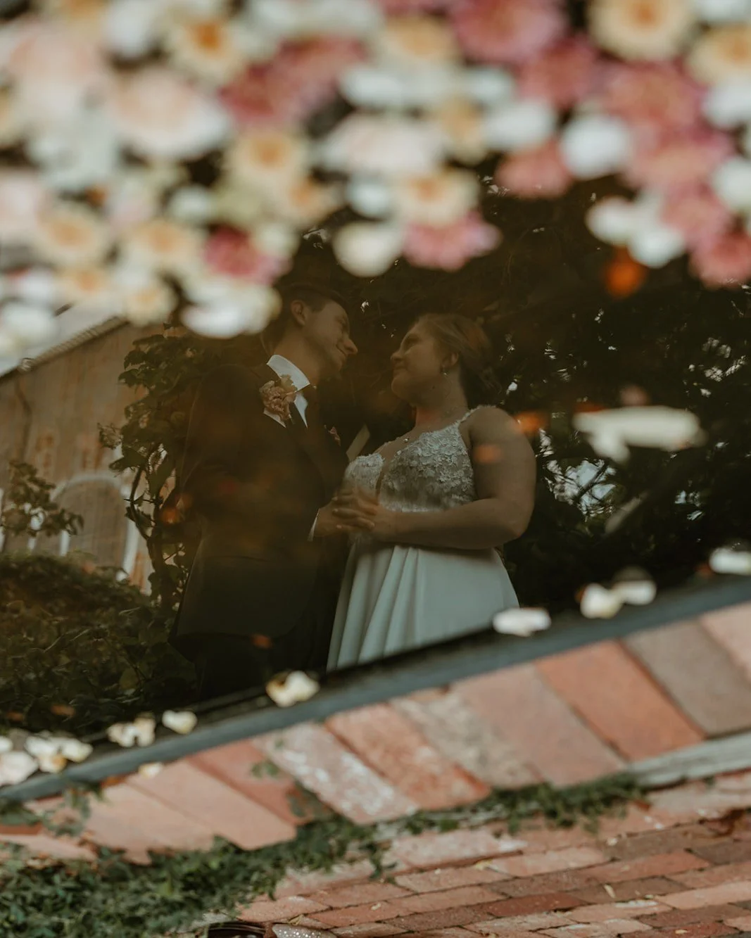 You know it&rsquo;s a good one when weeks later we&rsquo;re still thinking about ✨this✨ ceremony.

@twelveelevenphotoandfilm 
@828.planning 
@blancdenver 
@sugarpinecatering 
@dahliadreamdesigns 
@peakbev 
@djguy_denver 
@rollersandrouge