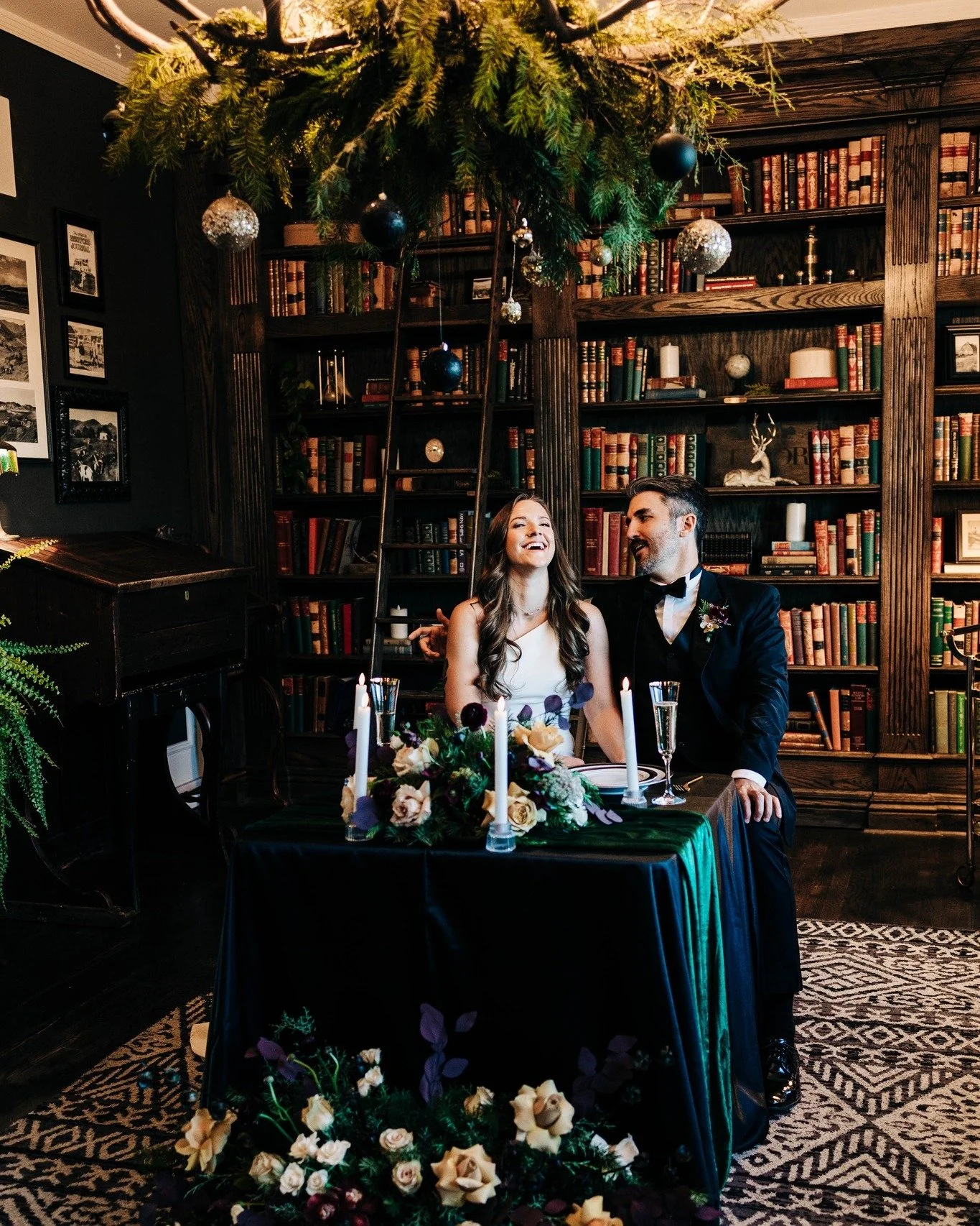 Cue Mariah&hellip; it&rsquo;s officially time.
Leaning into velvet textures, winter florals, and that soft-glow magic that makes the season feel so enchanting.

@themanorhouseco 
@brick_and_willow_photography 
@loveleighweddingsandevents 
@alyce.in.f