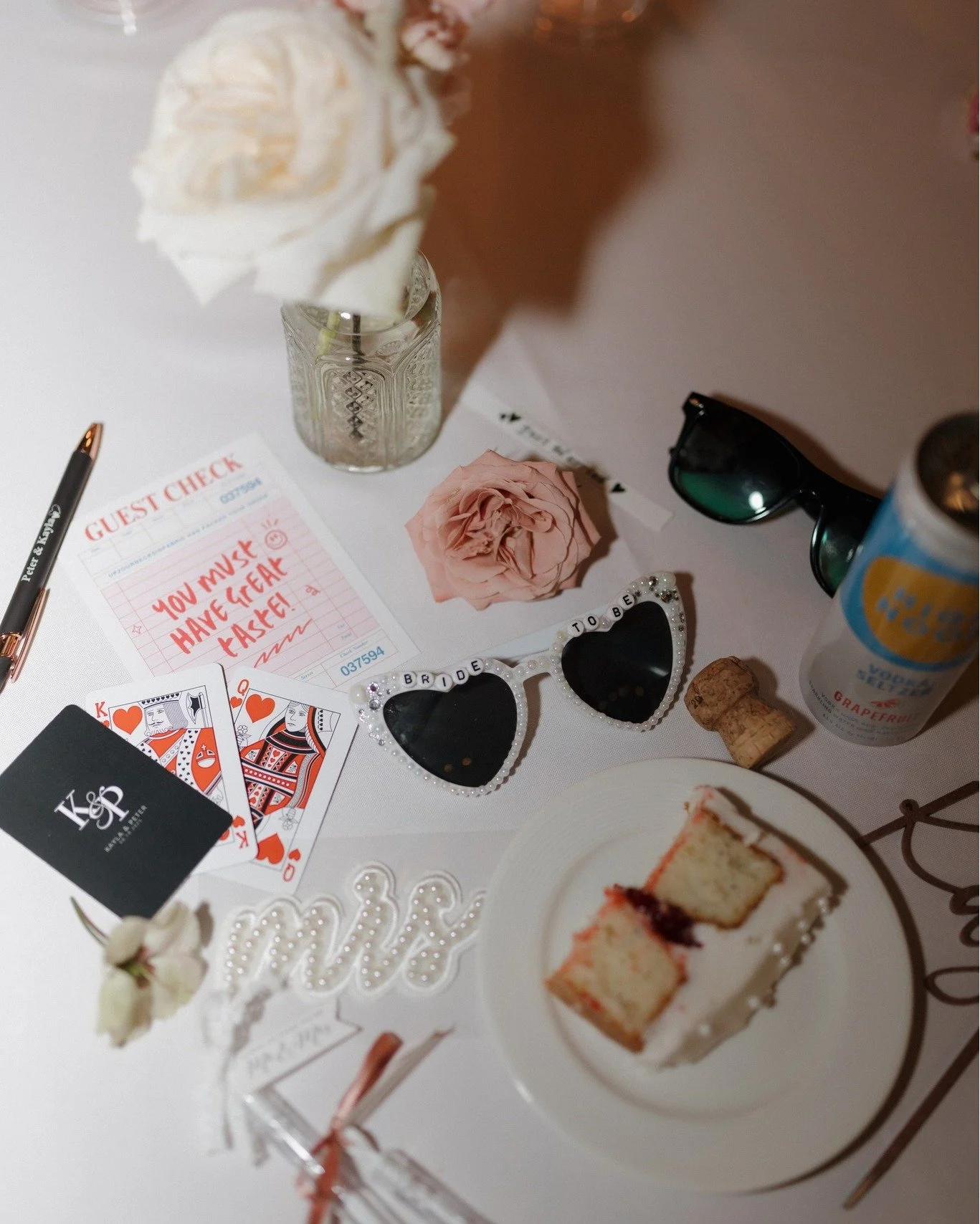 Romance, refined.
Delicate blooms and intentional details, styled with ease.
@caitlynharrisphotography 
@thebarnatraccooncreek