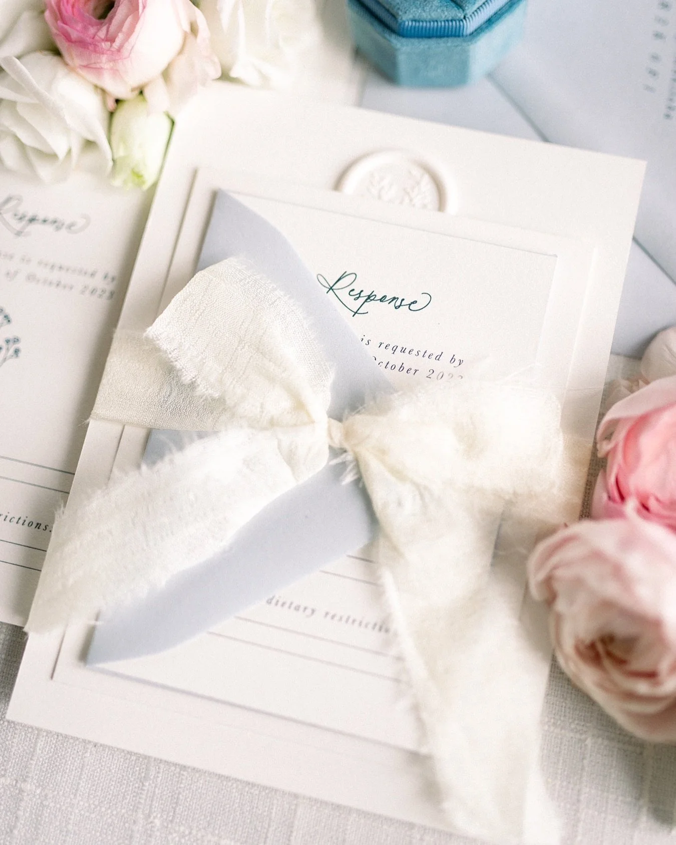 Something blue 💙🤍

@ashleybrookeweddings @aimeedelalandephotography @ctamayopv @sugarandsaltbakeshoppe @paperandpalm.ca @plannedperfectly @ephweddings pearlandbirch @bombshellbeautywinnipeg @theartistgroupe_tag @hawthornestates @merakifioriwpg @uni