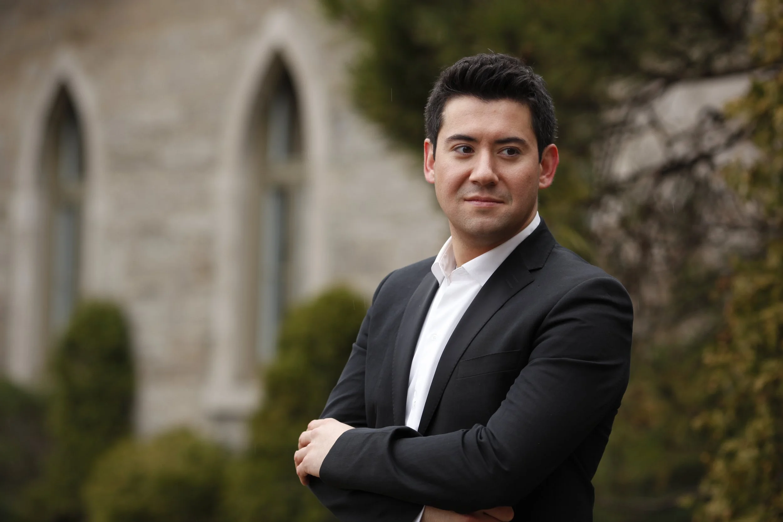 Juilliard-trained Vancouver-born pianist Ian Parker plays finger-twisters with Vetta