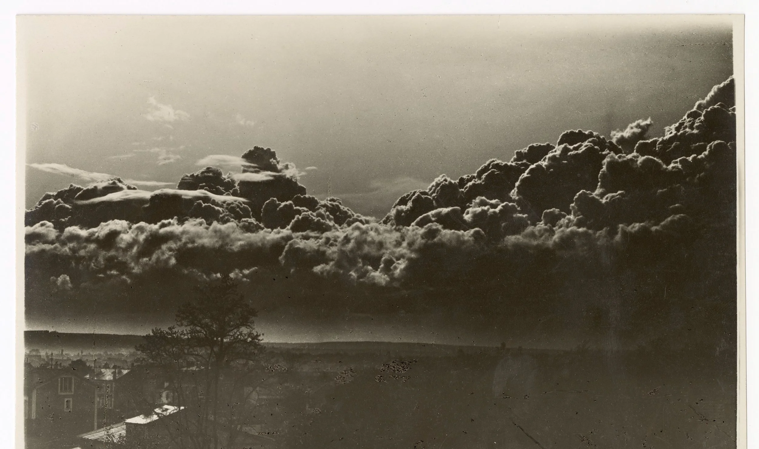 Cloud Album captures the beauty and diversity of the skies through photography
