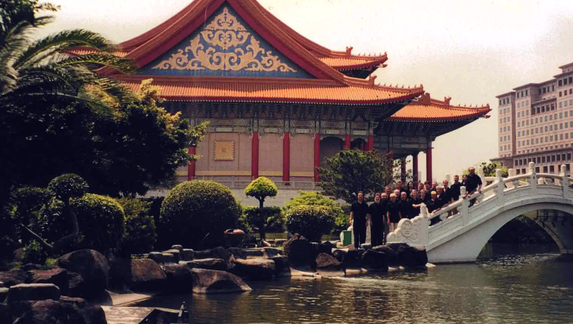 The Vancouver Chamber Choir celebrates the music of China, Taiwan, and Singapore in BRIGHT MOON 明月