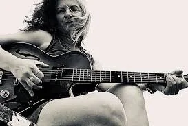 Little Miss Higgins uncorks an on-stage version of The Fire Waltz podcast at the Shadbolt