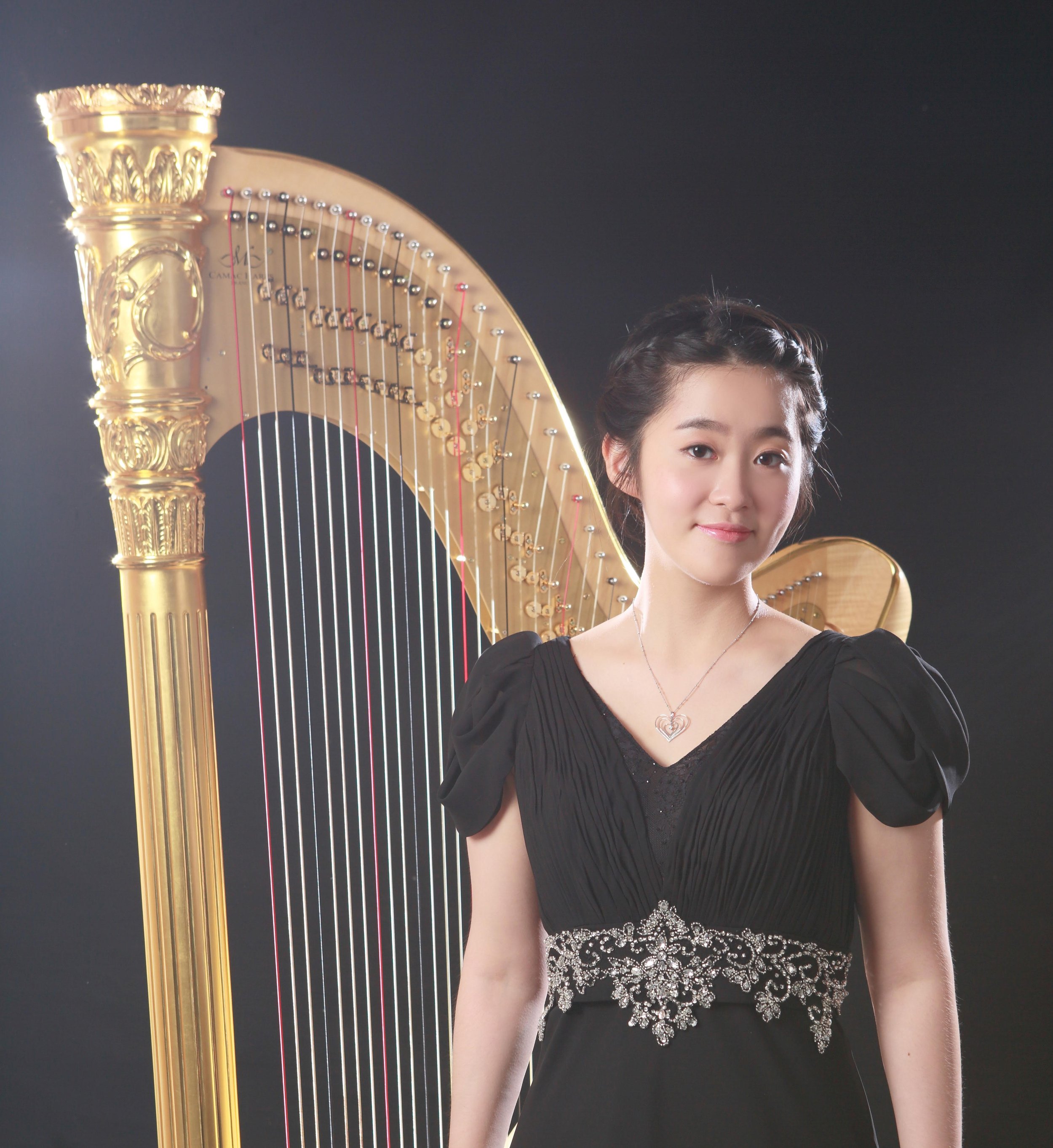 Vancouver harpist Vivian Chen brings musical storytelling to Christmas with Chor Leoni
