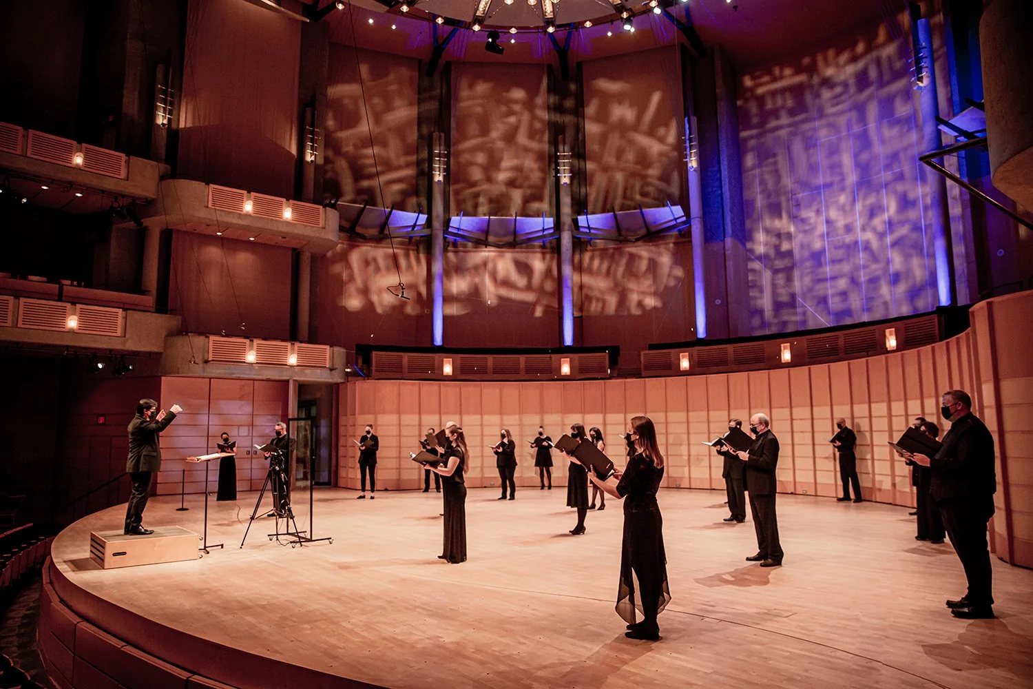 Vancouver Chamber Choir offers fully immersive audio-visual experience in UNDER THE NORTH STAR