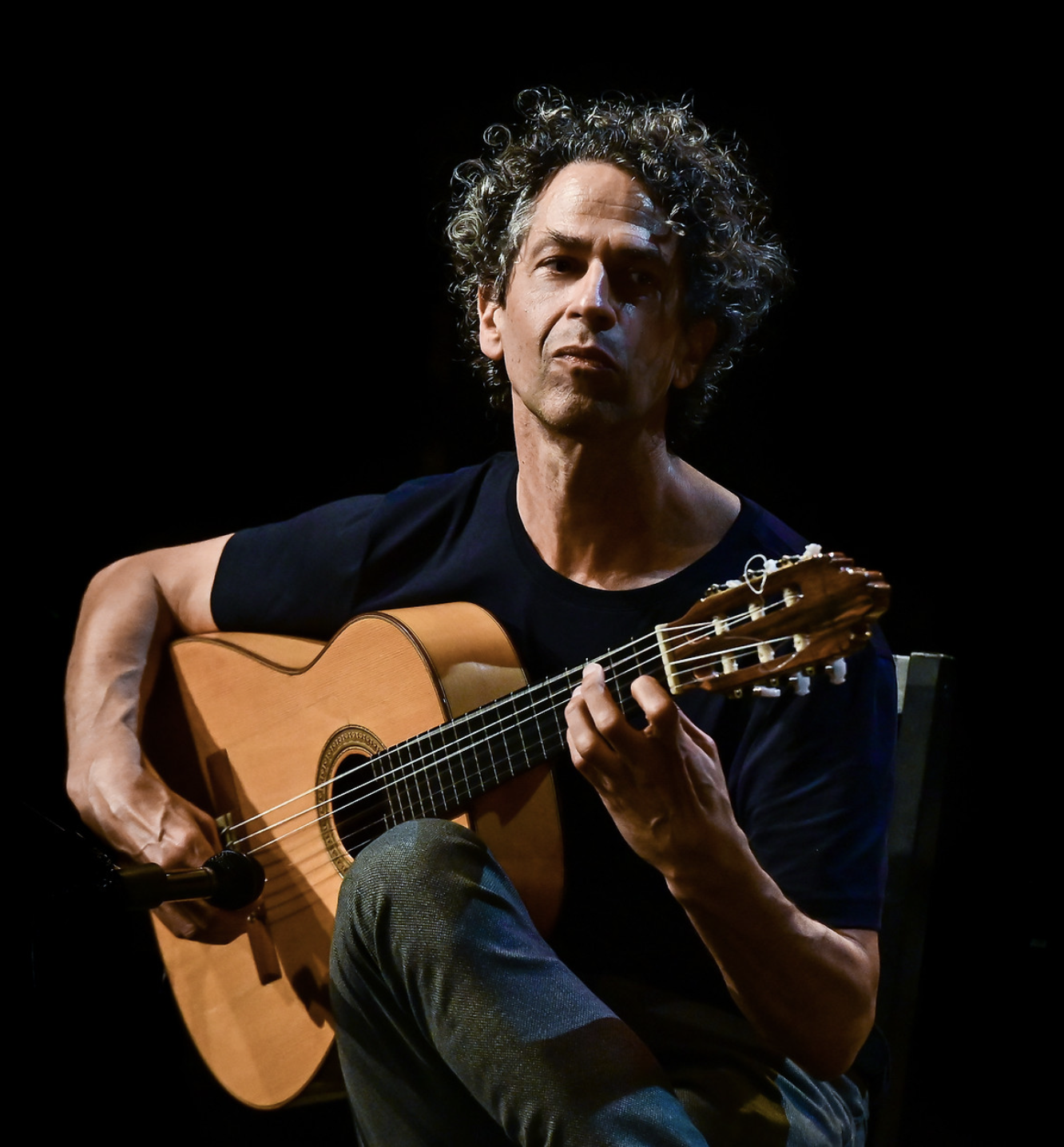 At International Guitar Night, Israeli-Canadian musician Itamar Erez joins three other superpickers on-stage