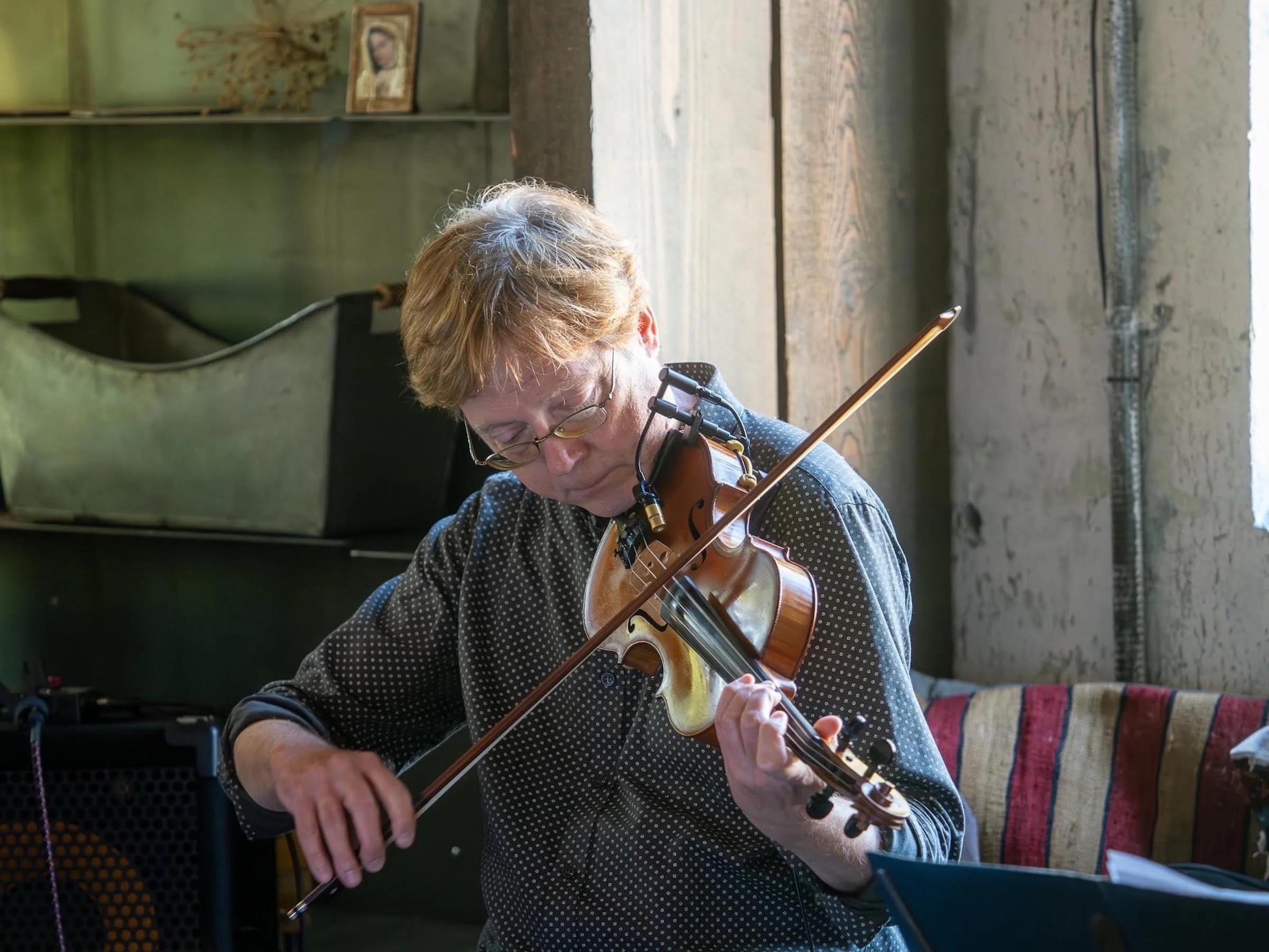 Vancouver composer-violinist Cameron Wilson gets serious in Christmas With Chor Leoni