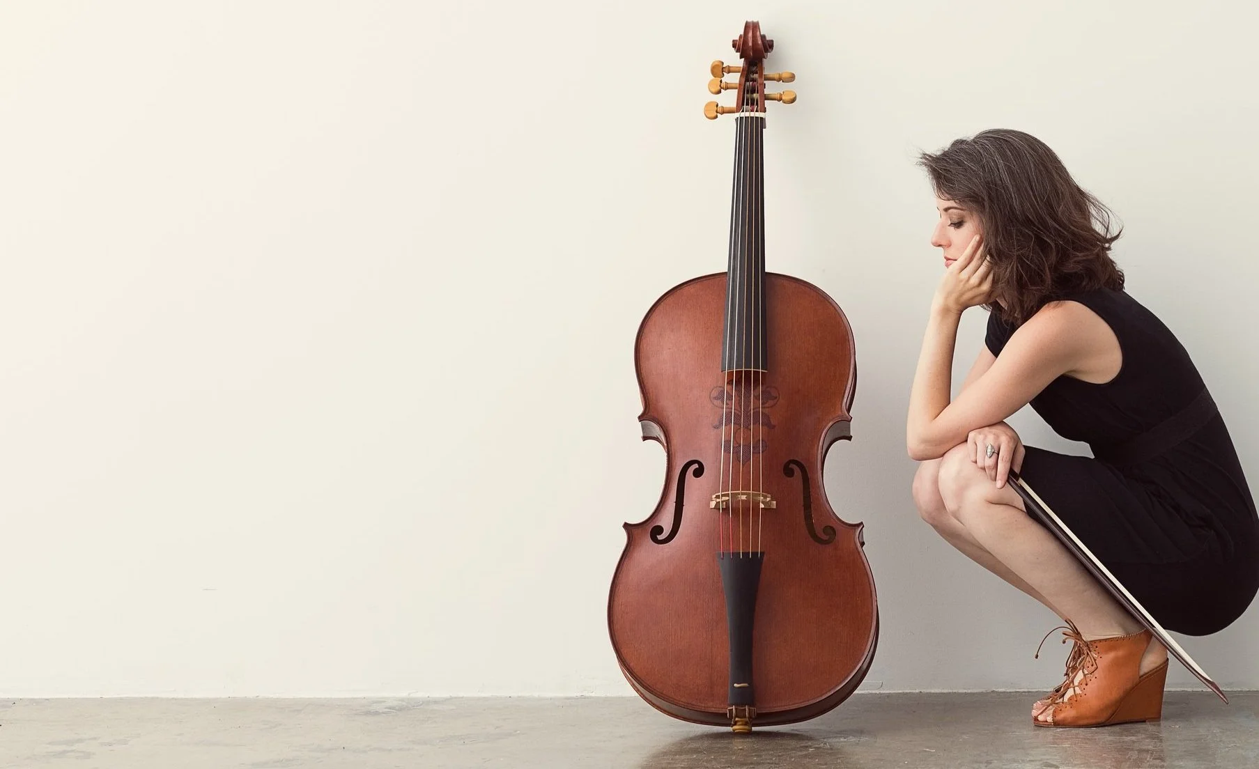 Elinor Frey takes a deep dive into Bach's Cello Suites at Early Music Vancouver's new LUMEN Festival 