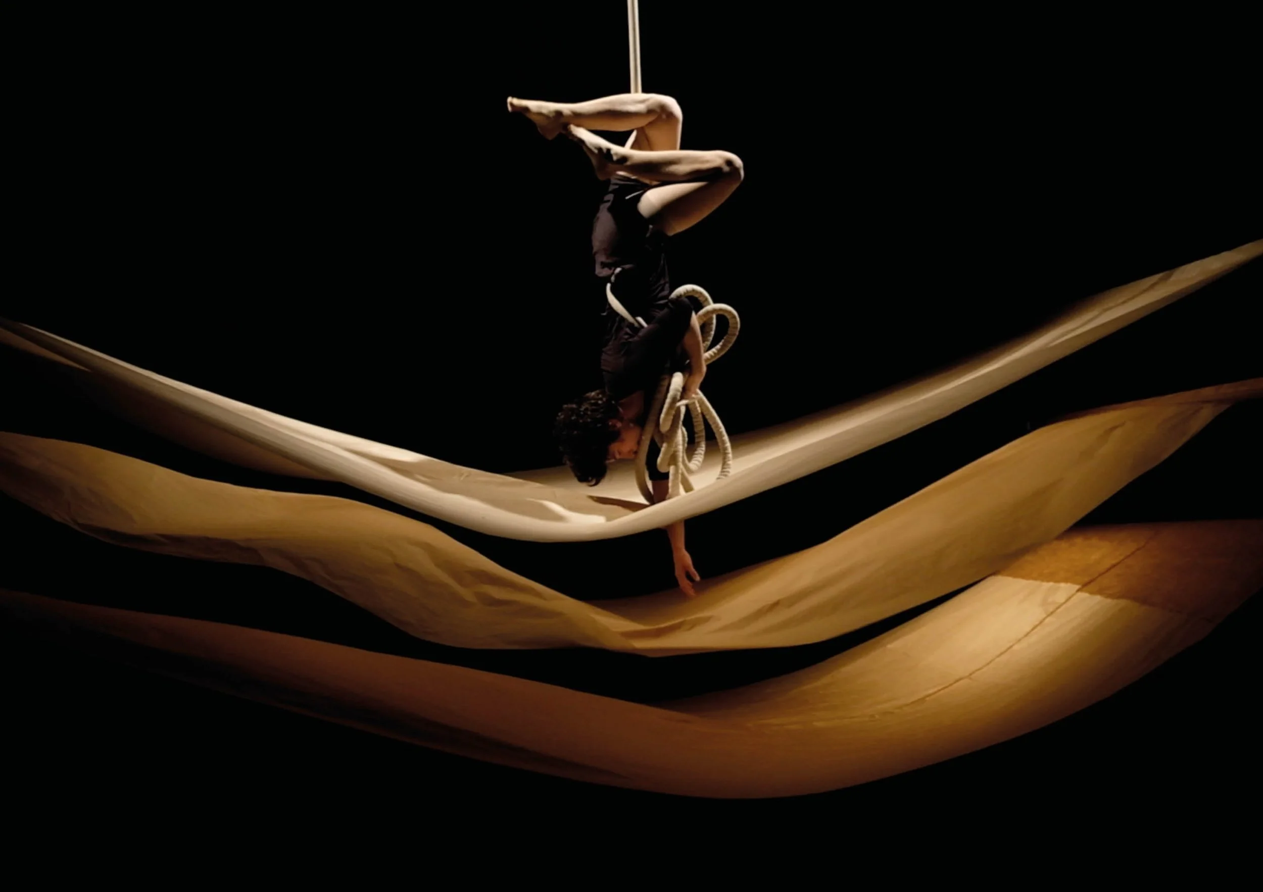 Dance review: In Les SUBS' Pli, paper is a jumpsuit, a tug-of-war rope, and a vessel for the seemingly impossible