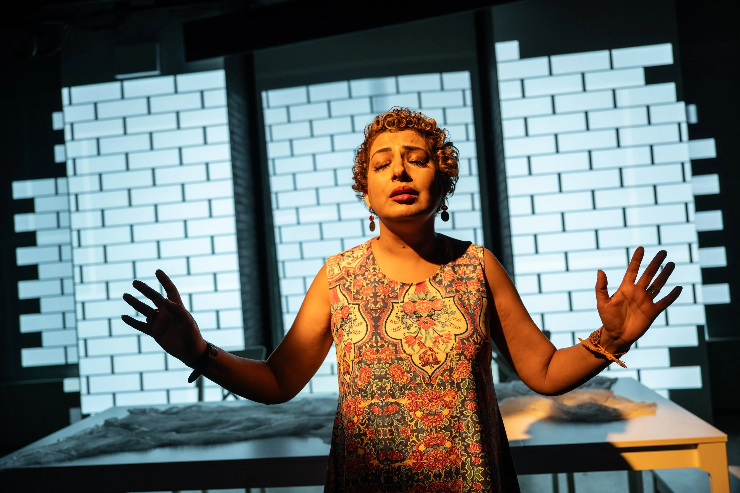 Groundbreaking bilingual theatre show EARWORM premieres in Vancouver, October 10 to 13