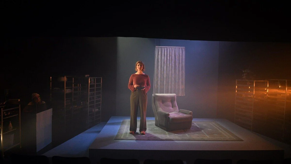 Théâtre la Seizième presents Camille Paré-Poirier's Je viendrai moins souvent, December 11 to 14