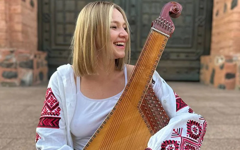 Maryna Krut shares Ukrainian culture through the bandura