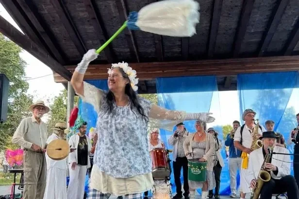 Stir Cheat Sheet: 4 outdoor events to explore at this year's Renfrew Ravine Moon Festival