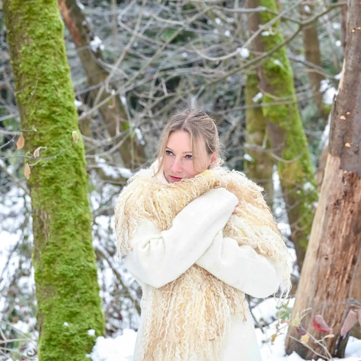 Cellist Marina Hasselberg invites 35 listeners into the cozy world of a winter art-gallery concert. 

The intimate event takes place at VisualSpace Gallery on Dunbar Street, where an exhibition called Seasons is on view. 

Read on at Stir. 

#vancouv