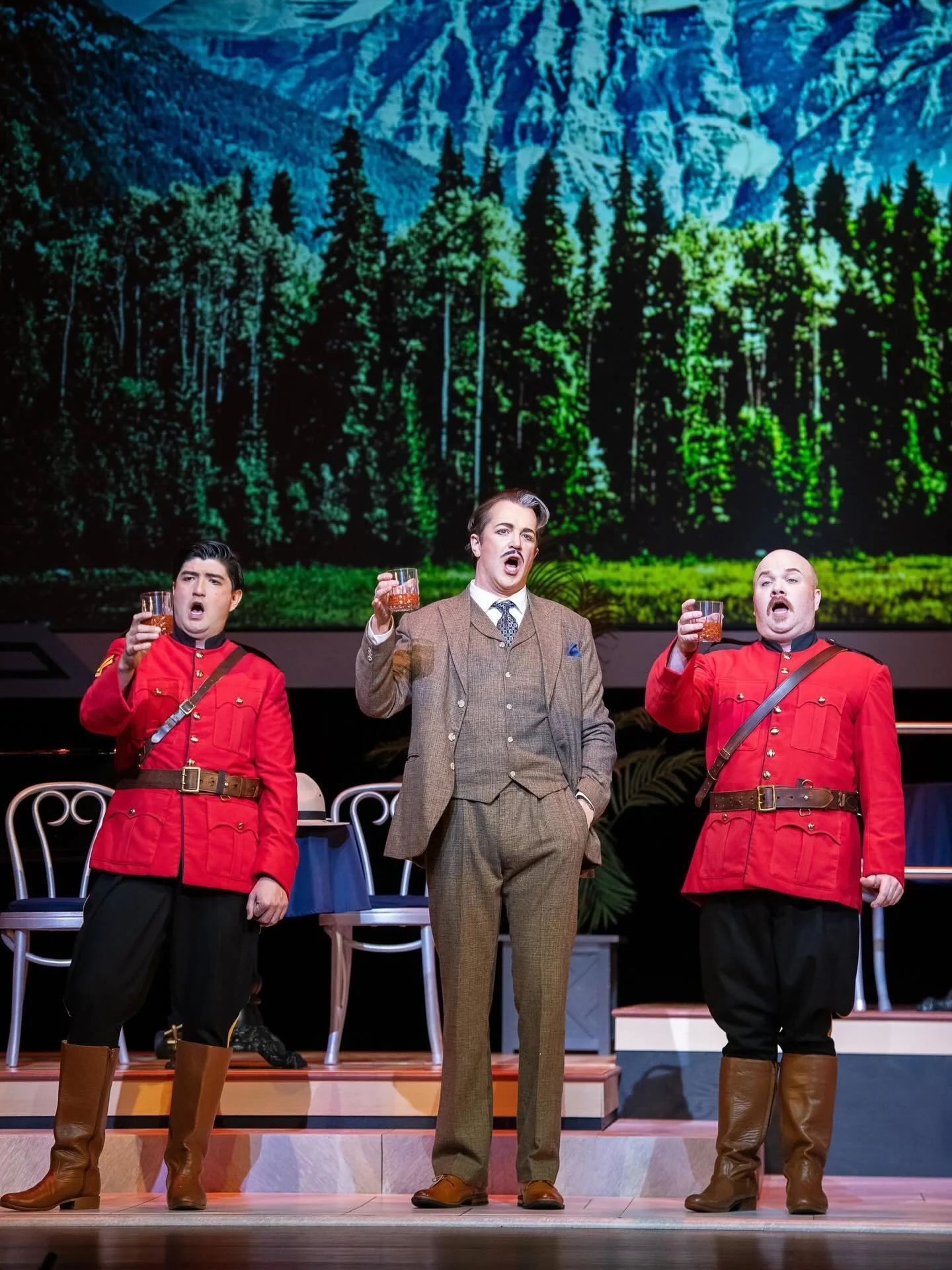 Review: Vancouver Opera&rsquo;s cheeky Cos&igrave; fan tutte satirizes men as much as women. 

Set handsomely in a hotel lounge in the Canadian Rockies, the show features a strong and comedically adept cast that helps finesse a fun new spin on Mozart