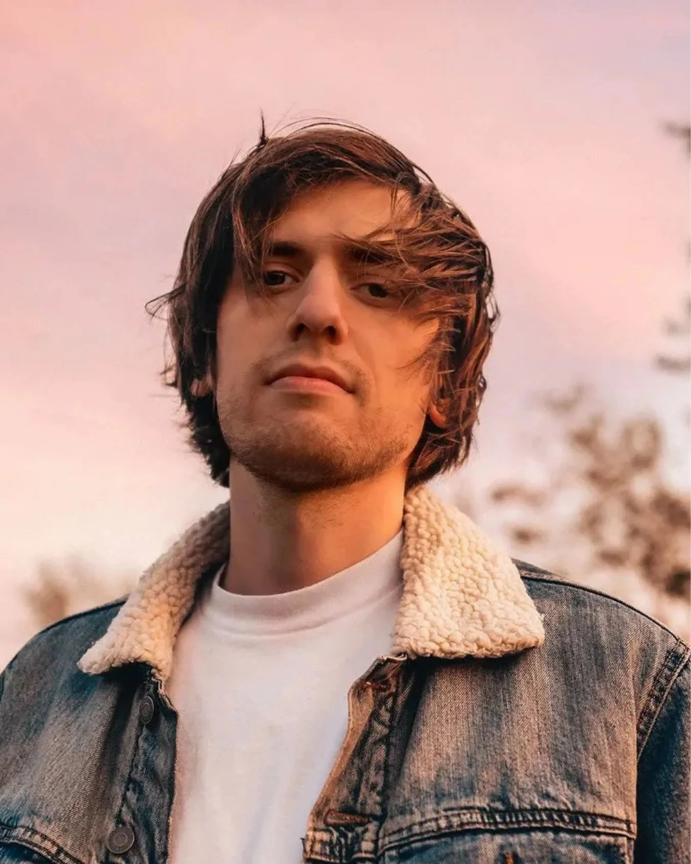 Bilingual Montreal tunesmith Aleksi Campagne carries on a family tradition

At Festival du Bois, the singer-violinist will blend Qu&eacute;b&eacute;cois fiddle tunes with an indie-folk sensibility. 

Read more at Stir. 

#vancouverarts #vancouvermusi