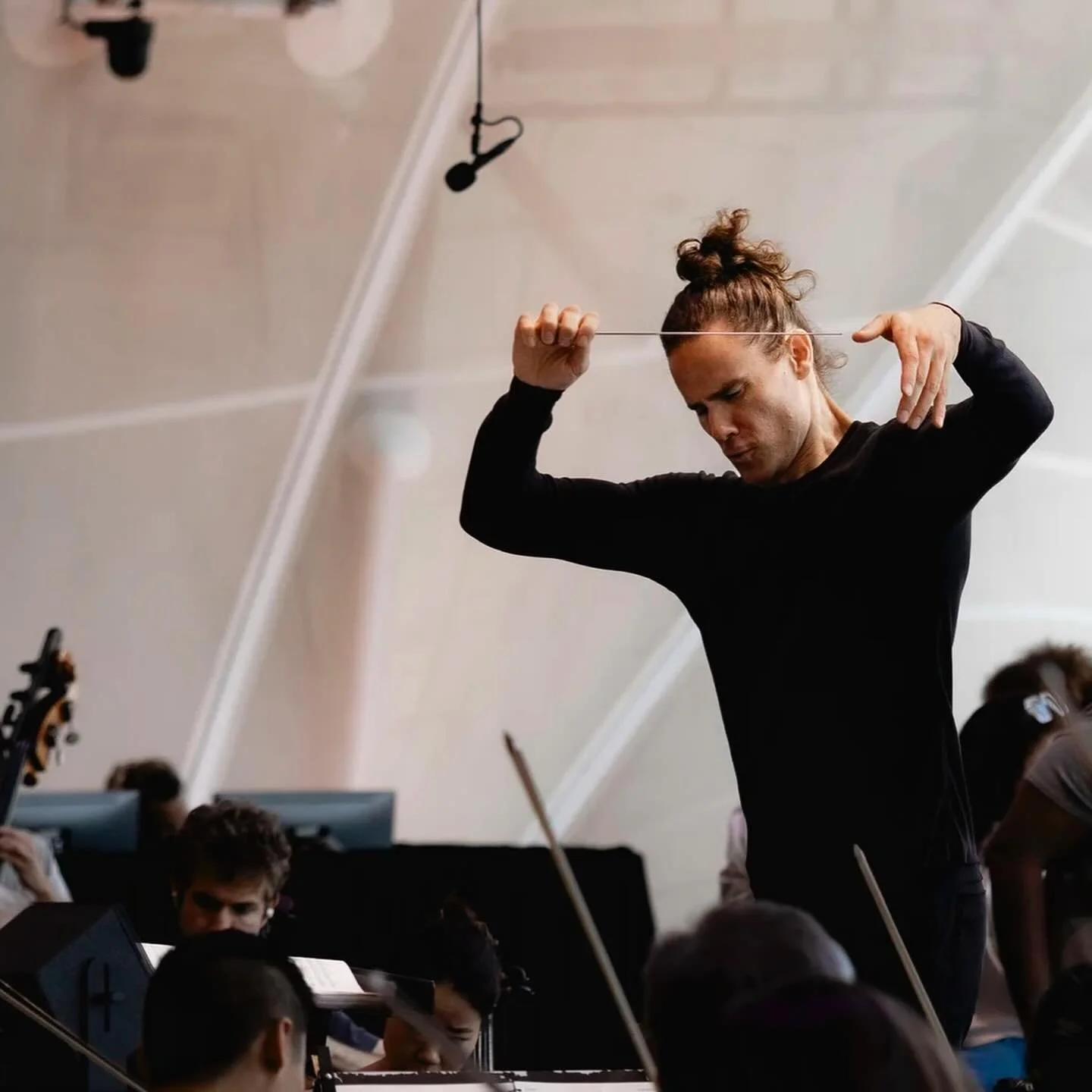 Brahms X Radiohead finds common ground between classical music and alternative rock. 

Composer and conductor Steve Hackman has no fear of crossing stylistic boundaries. Read more at Stir. 

#vso #yvrmusic #vancouverarts #vancouvermusic