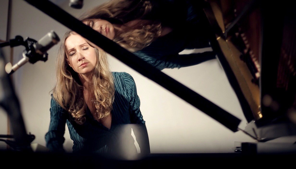 Rachel Fenlon expands solo piano performance to encompass folk
