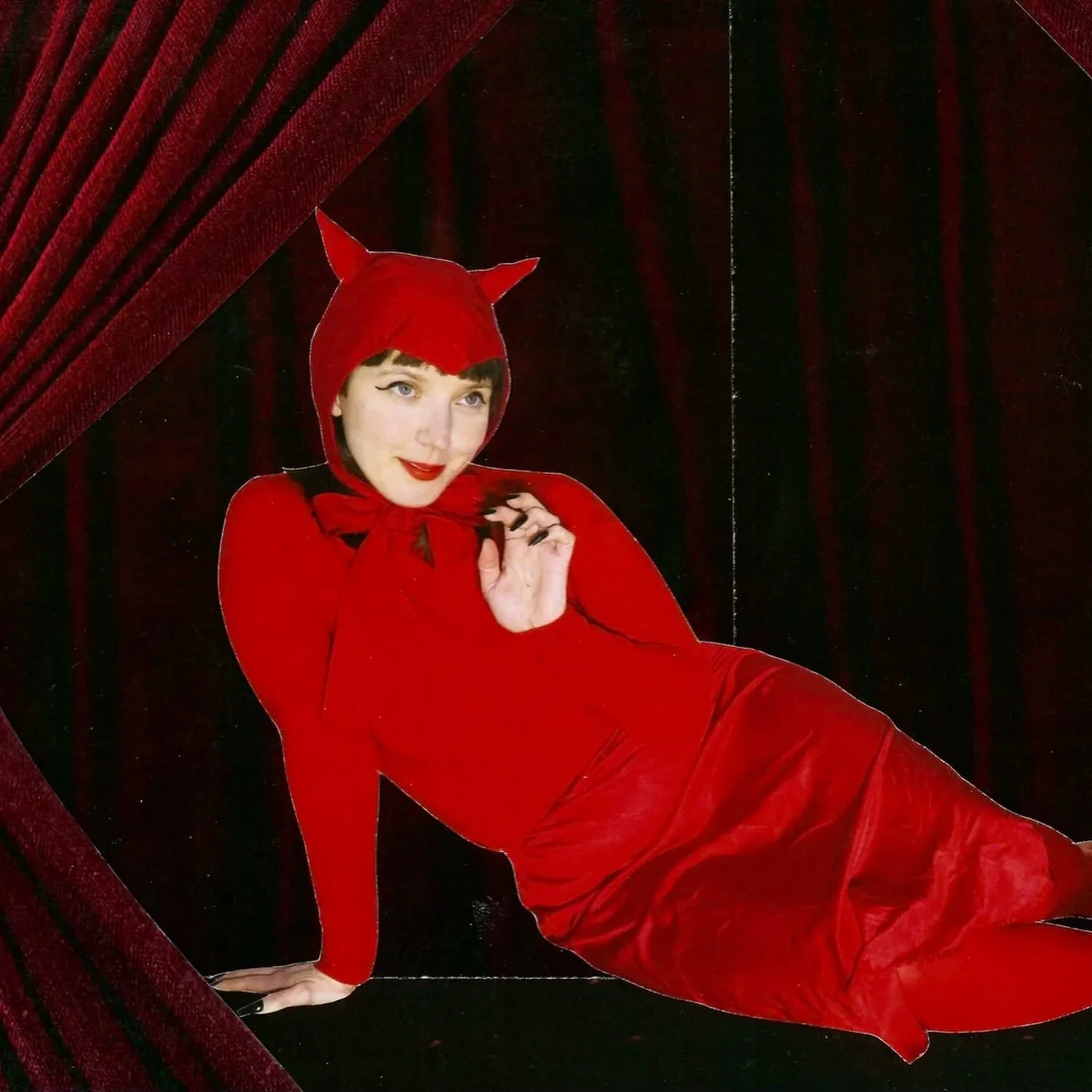 Two unique solo shows&mdash;one set in the underworld, the other in the dressing room&mdash;deliver witty takes on contemporary anxieties. 

LIVE IN HELL and Fashionably Late offer edgy smarts at Vancouver Fringe Festival. 

Head to Stir for the @van