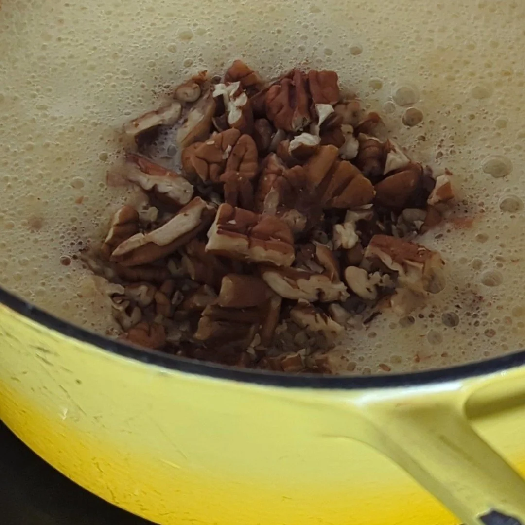 adding pecans to brown butter.jpg