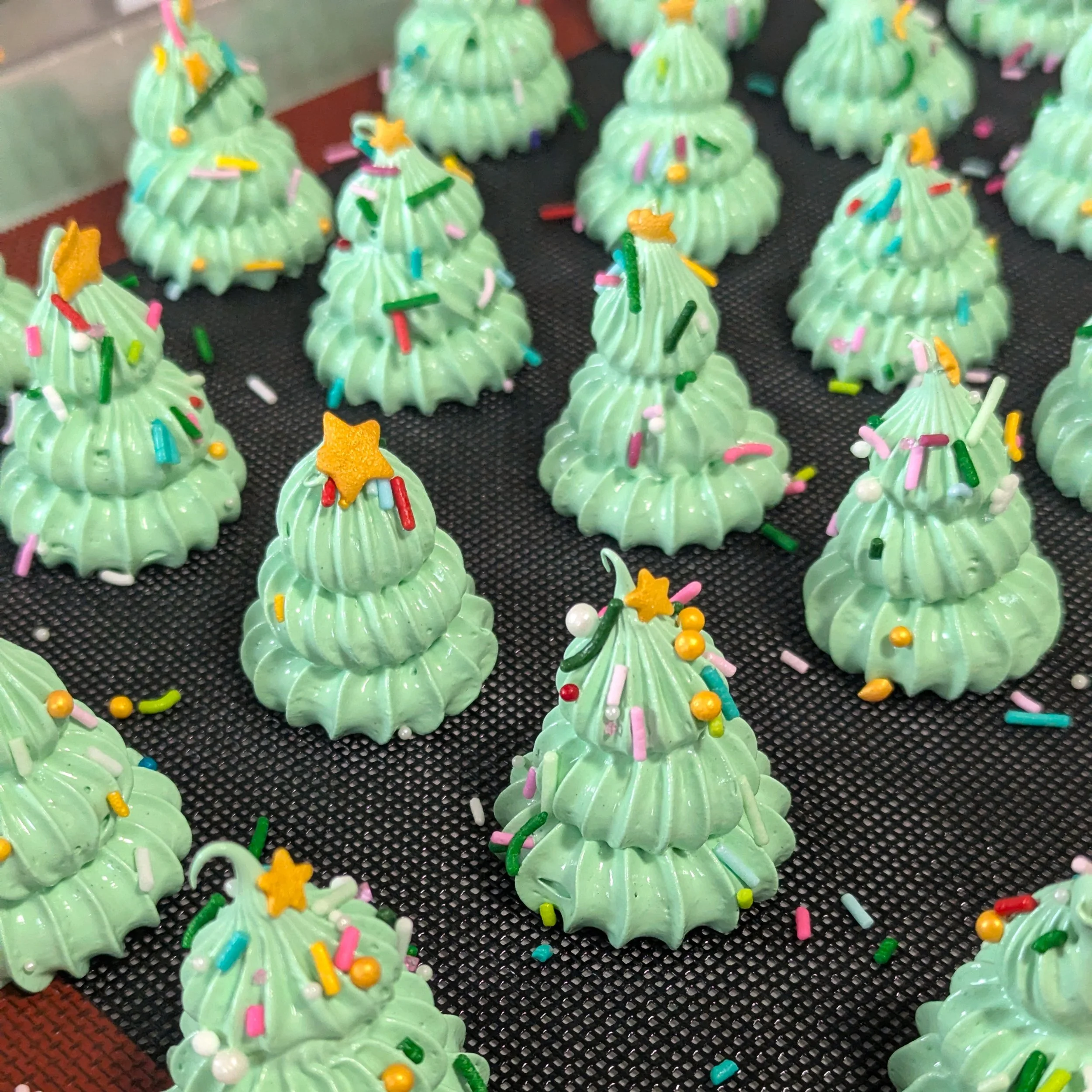 christmas tree meringues.jpg
