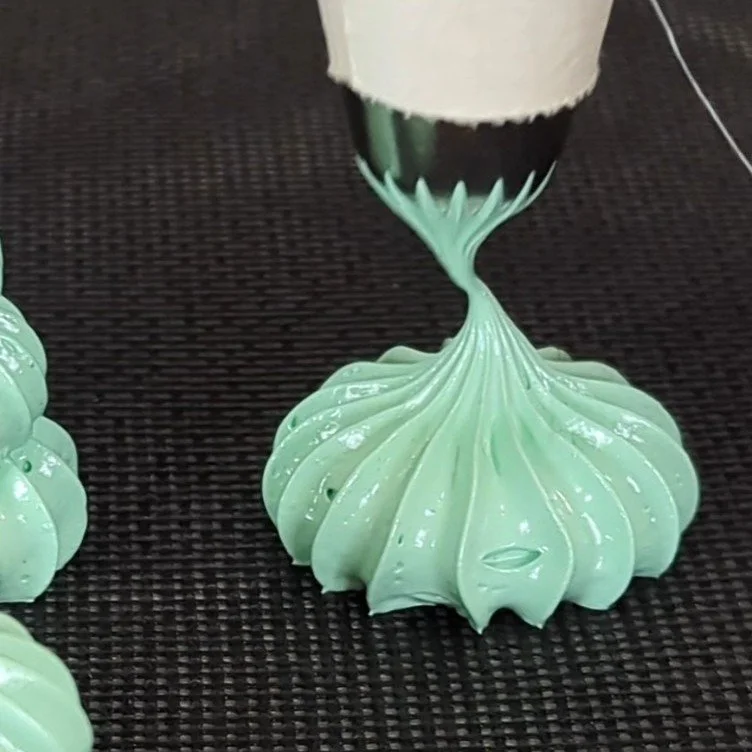 piping christmas tree meringe bottoms.jpg