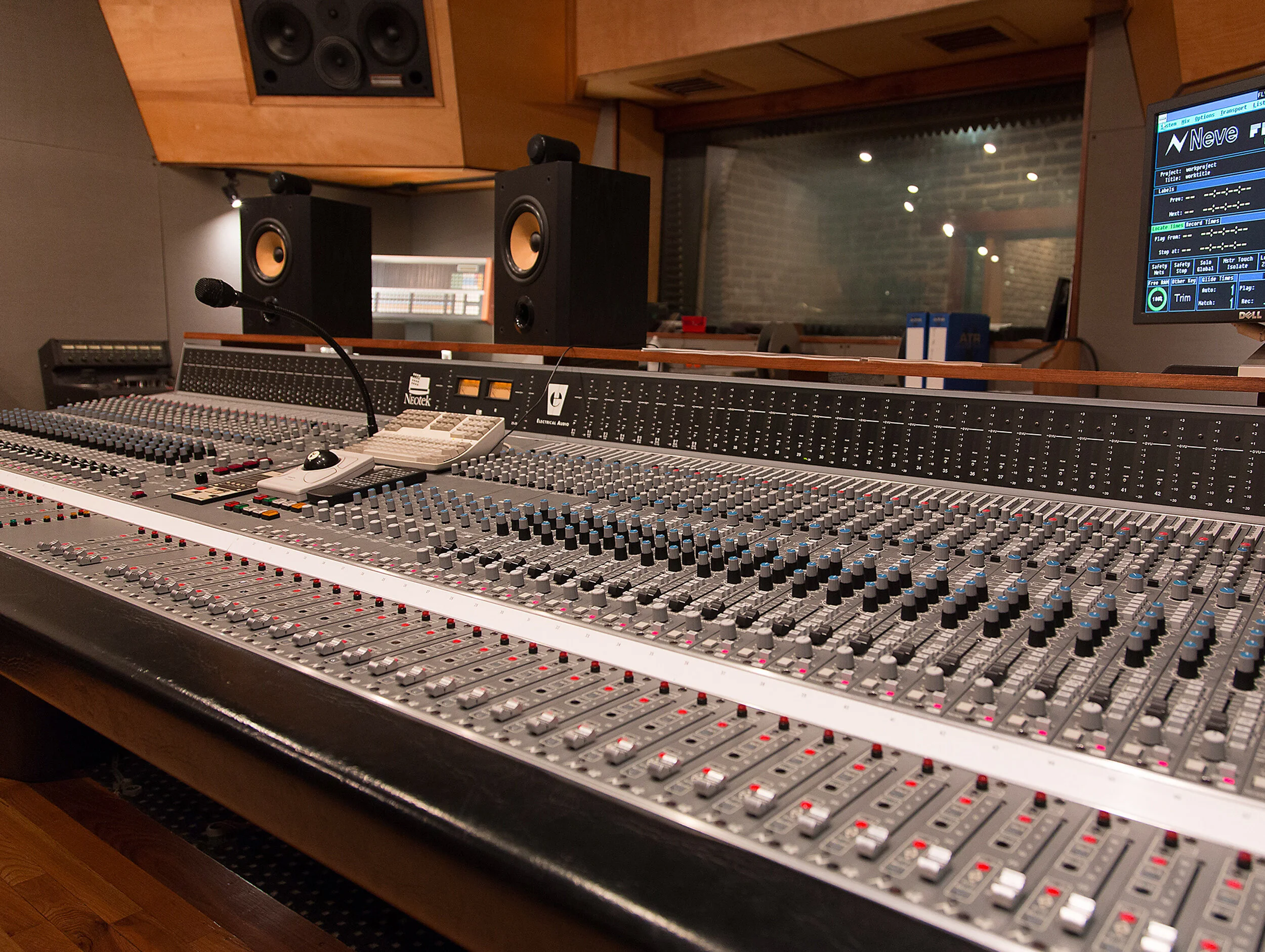 Consoles-Neotek-Elite-Custom-Studio-A-Electrical-Audio.jpg