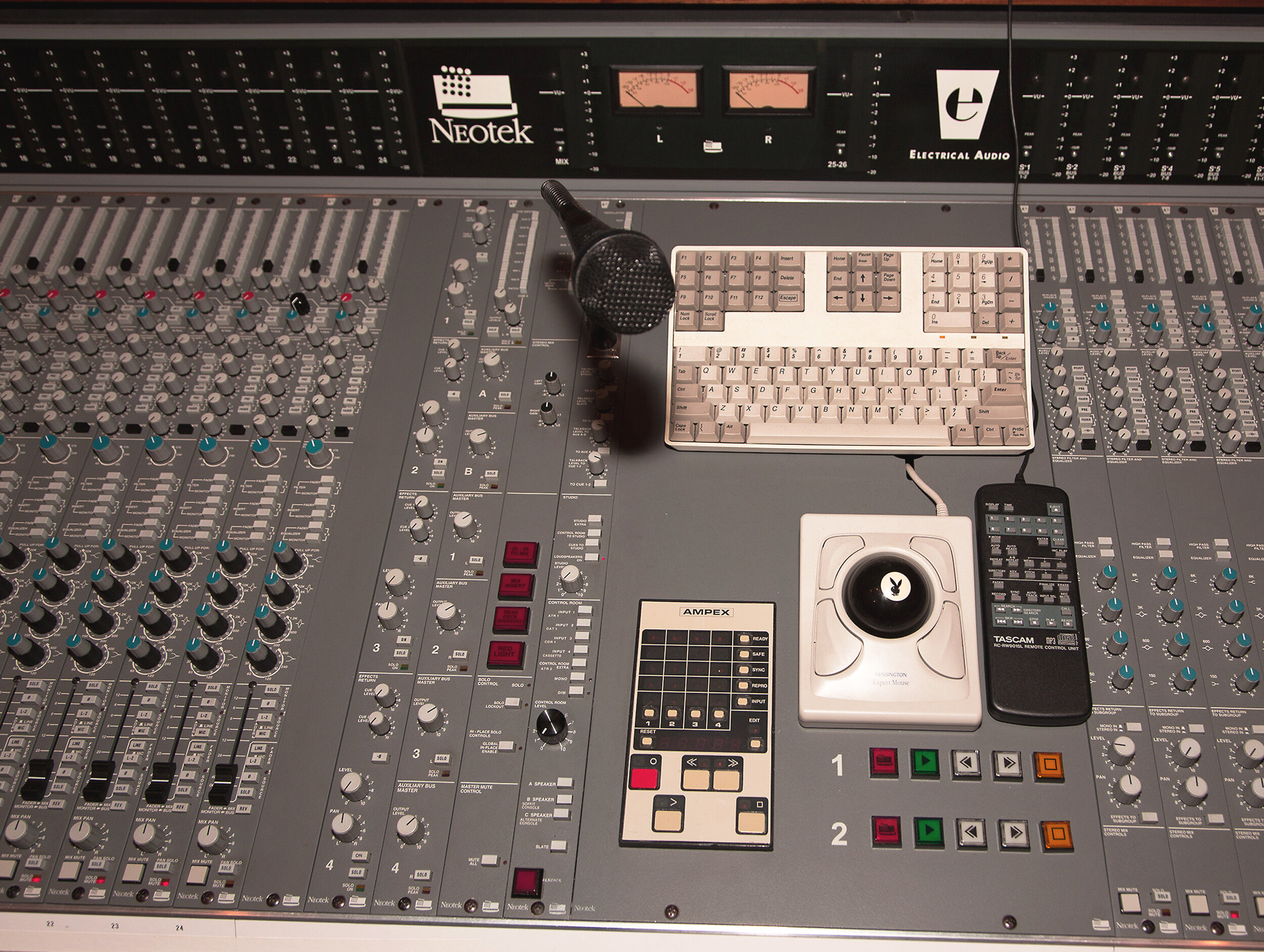 Consoles-Neotek-Elite-Custom-Master-Section-Studio-A-Electrical-Audio.jpg