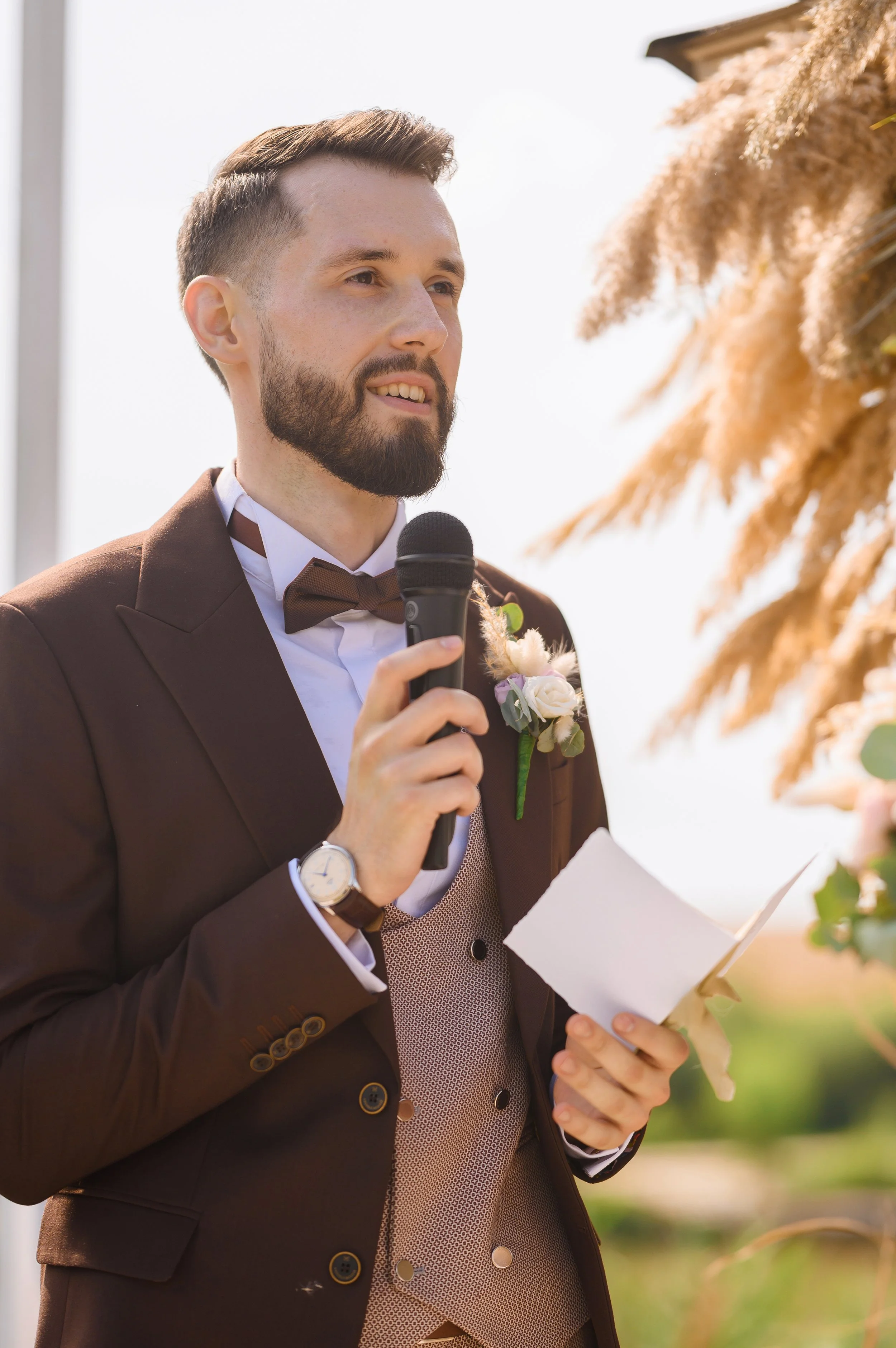 stylish-man-with-microphone-talking-speech-wedding-day.jpg
