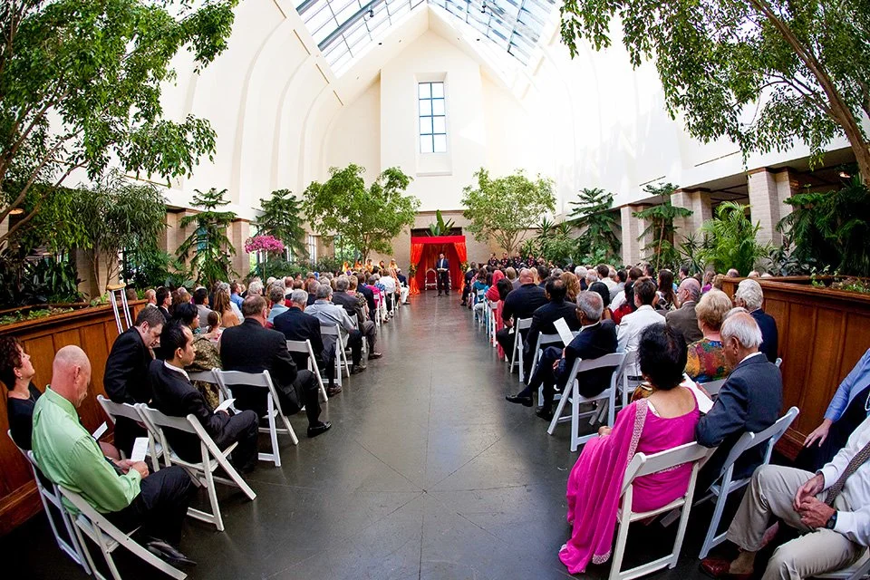 Lauritzen Gardens Weddings: Tips for Couples from a DJ