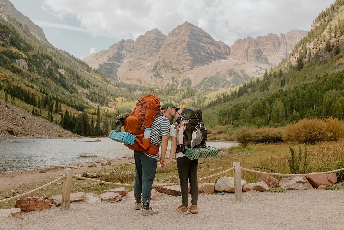 Happy earth day to this lovely little corner of the universe that we get to explore🫶🏻🏔️🥾