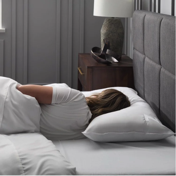 Microfiber-pillow-queen-sleep.png