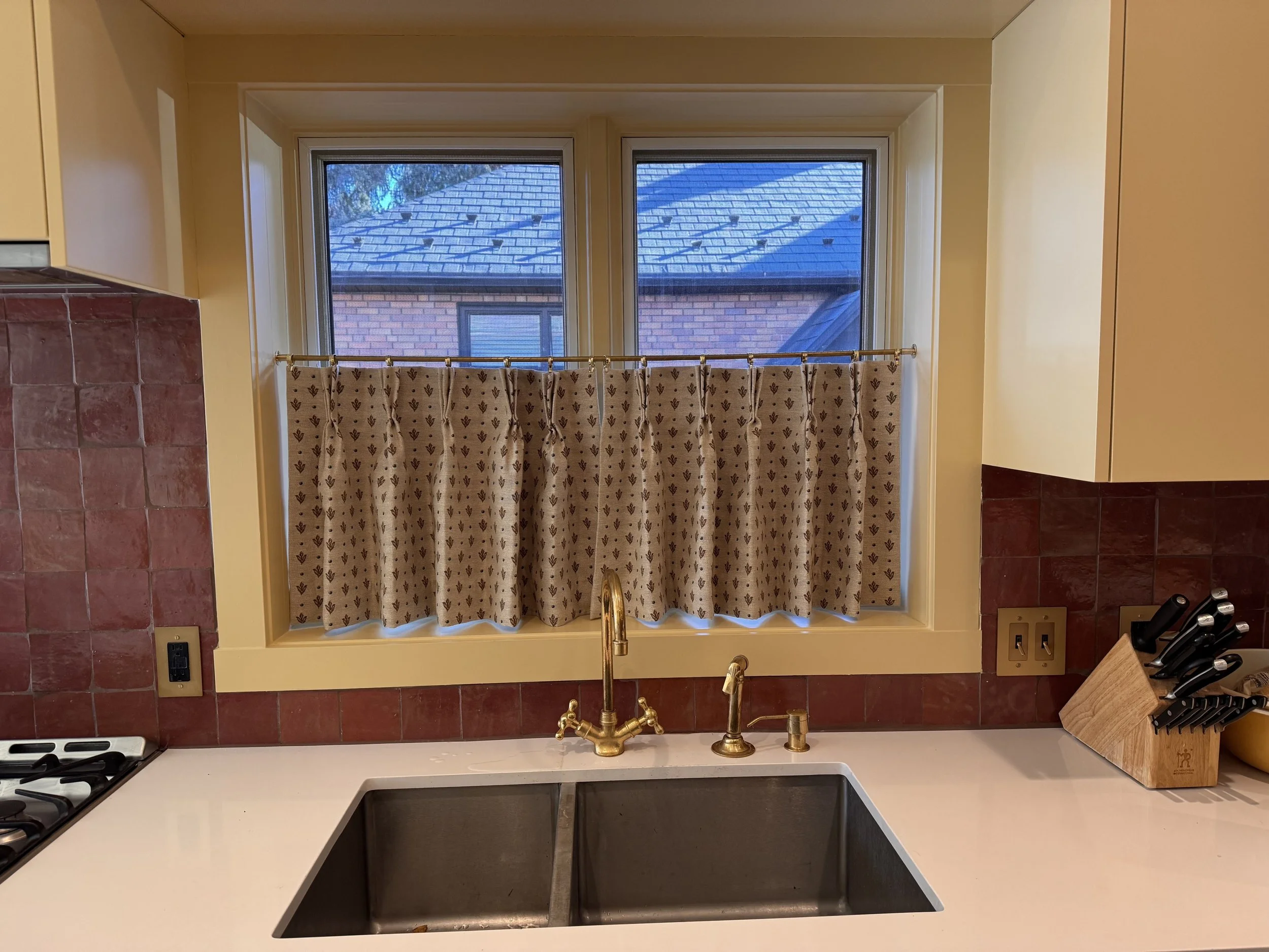 Cute pleated, cafe curtains for a 1940"s bungalow. 