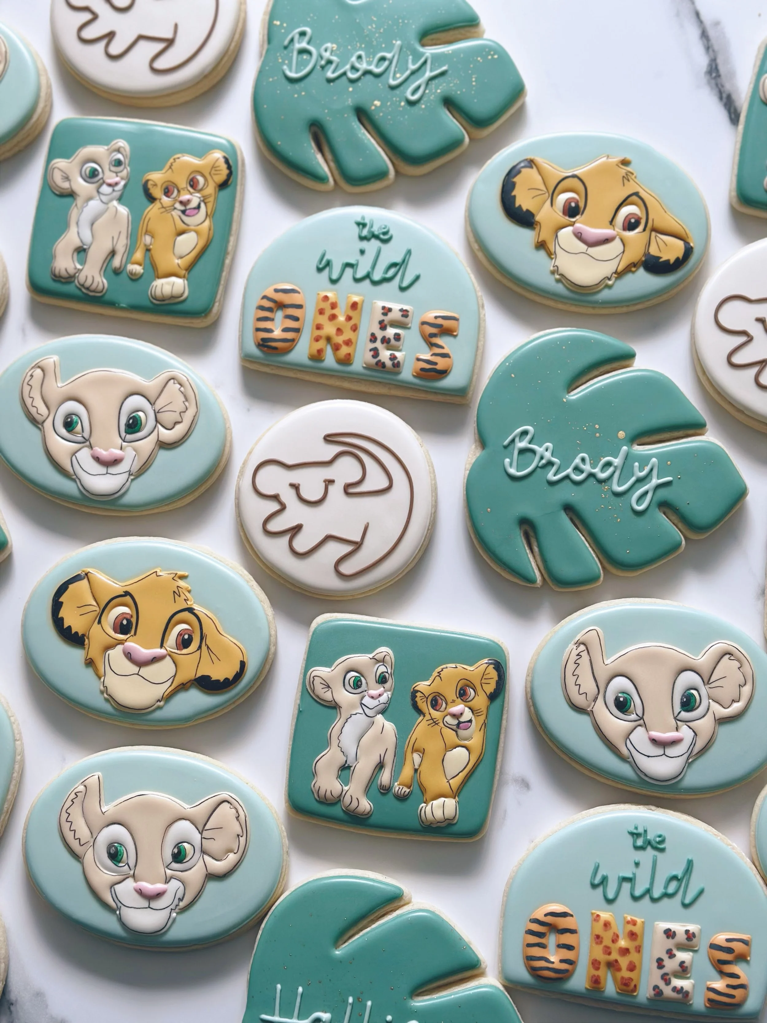 Lion King theme for a couple of wild little ones! 

#lionkingcookies #wildonecookies #decoratedcookies #sugarcookies #firstbirthdaycookies