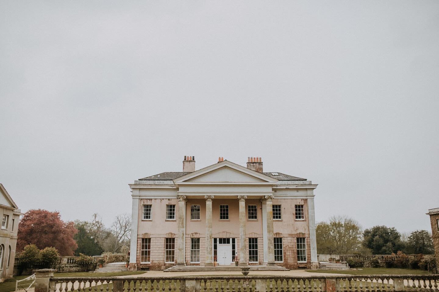 VENUE SPOTLIGHT 
.
Hale Park in Hale, Fordingbridge is quite the venue, doused in grandeur and history, with the most beautiful countryside backdrop.  Hale Park is an exclusive venue offering multiple spaces inside and out to hold your Wedding ceremo