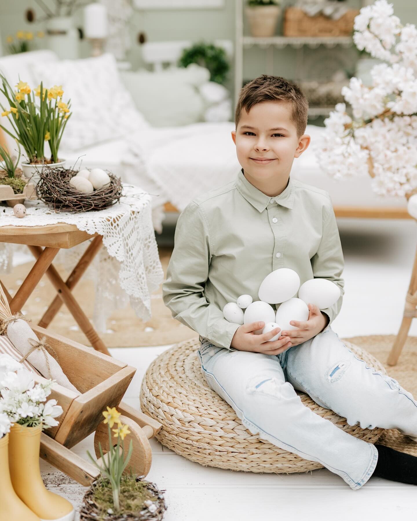 Ptaszki ćwierkają, że już dziś ruszają zapisy na sesje w kwitnącym sadzie. Kto ma ochotę widzimy się tutaj o godz. 20:00 ☺️🌸

➡️ Jeżeli spotkaliśmy się kiedyś na sesji, zapraszam do grupy dla stałych klient&oacute;w na Facebooku. Link do rezerwacji 