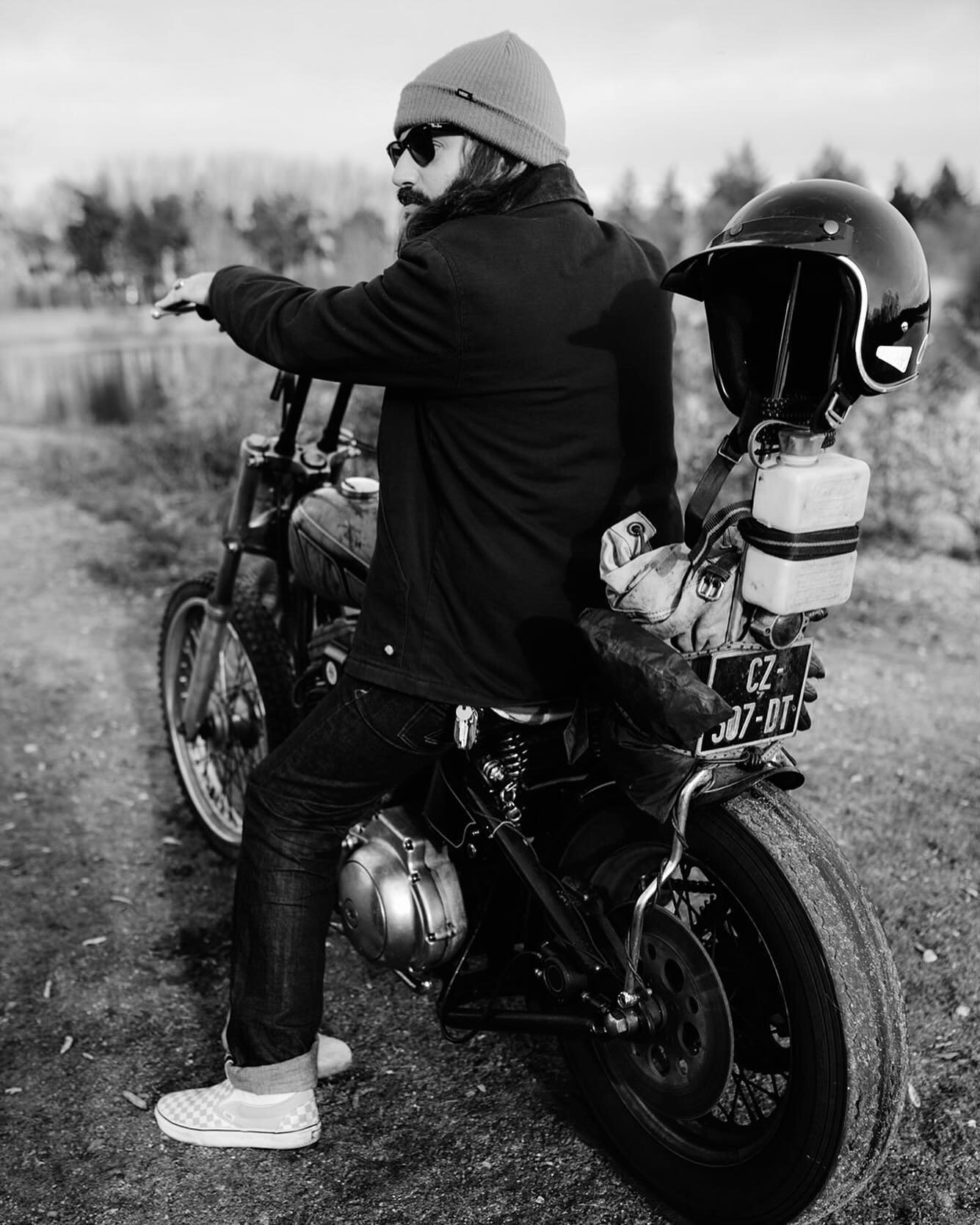 Open wide 🏍️

Bruzzy @amaury_cibot 
.
.
.
#chopperlife #chopperporn #roadtrip #hittheroad #harleydavidson #choppers #sportster #claireminuit #ridefast #adventure #explore #bikeride #motorcycle #wheels #ride #photography #moodyphotography #rider #lep
